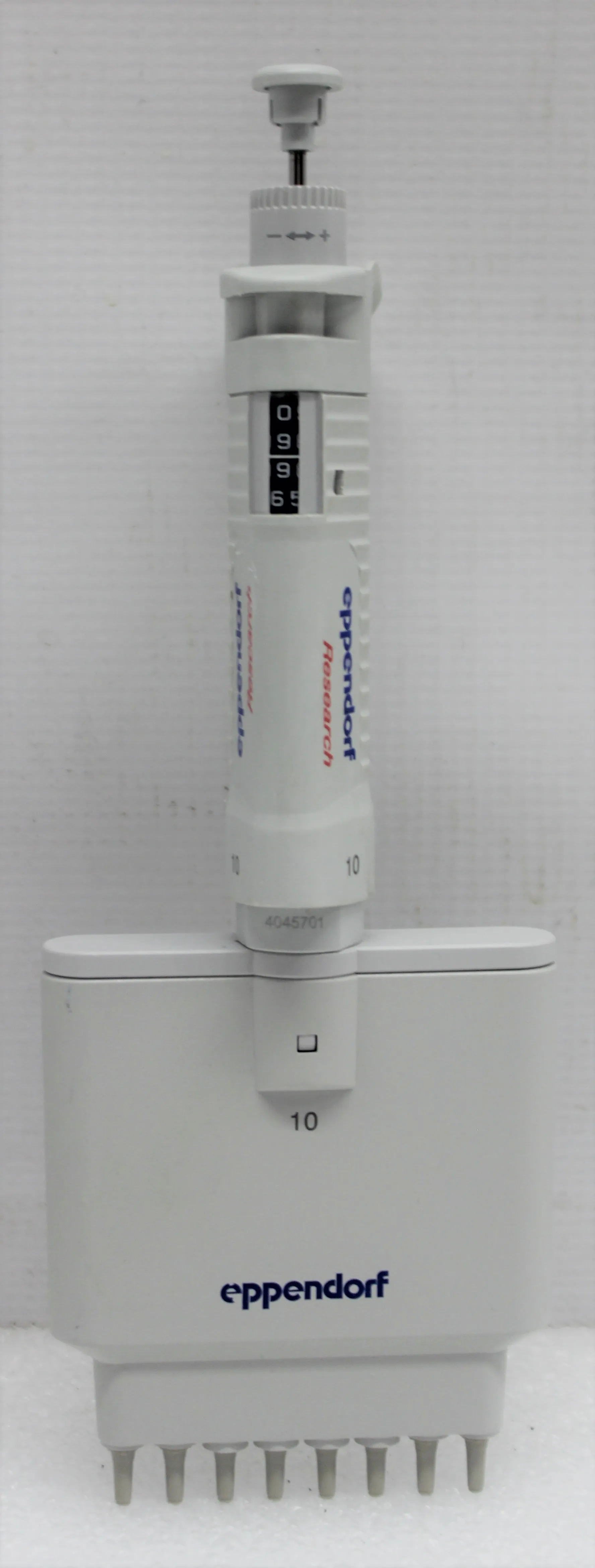 Eppendorf 8-Channel Multichannel Pipette 0.5-10 uL