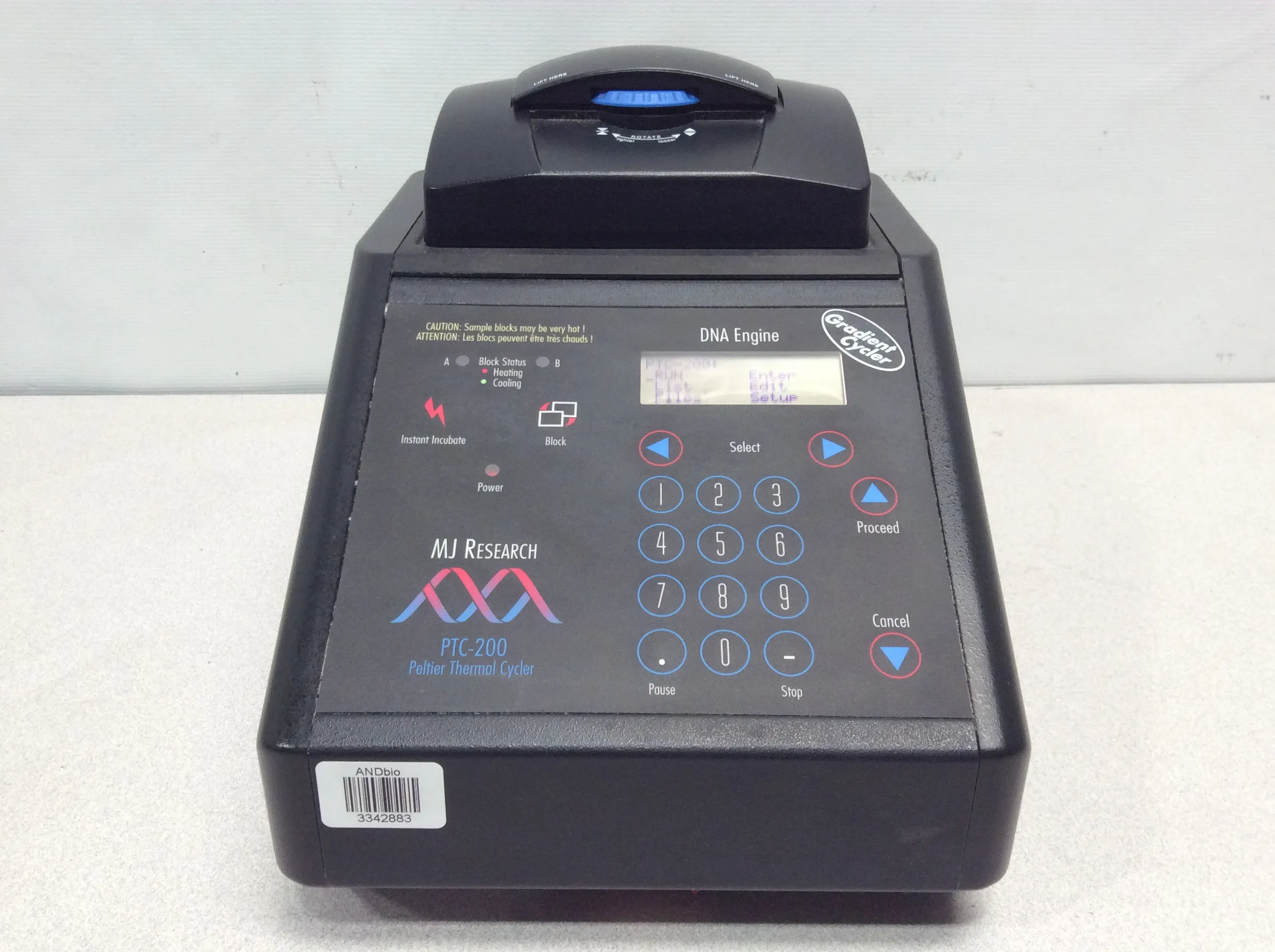 MJ Research - DNA Engine PTC-200 Peltier Thermal Cycler