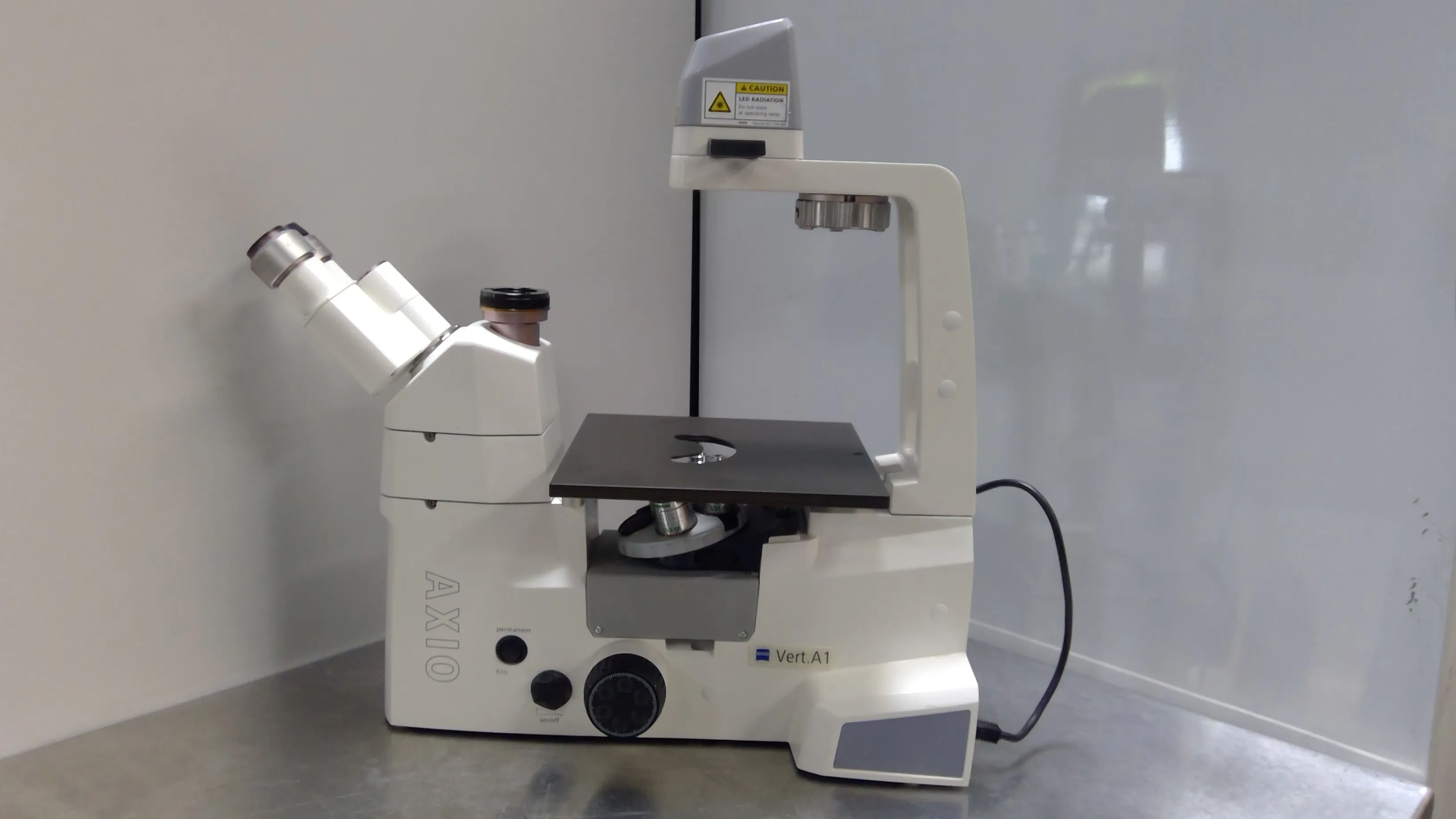 ZEISS Axio Vert.A1 Inverted Microscope with Objectives 10x, 20x, 40x