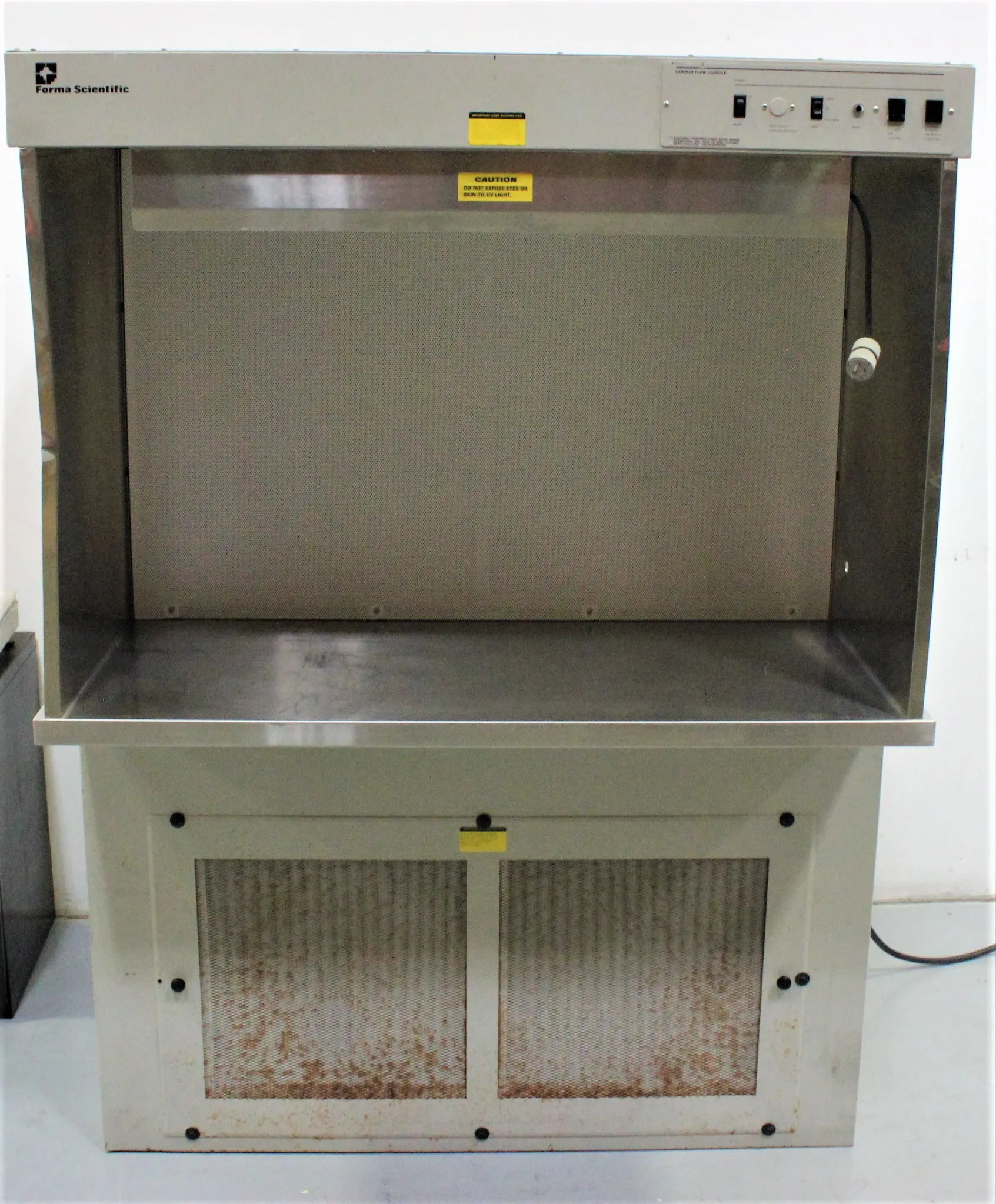 Forma Scientific Laminar Flow 1852 Fume/Bio Safety Hood