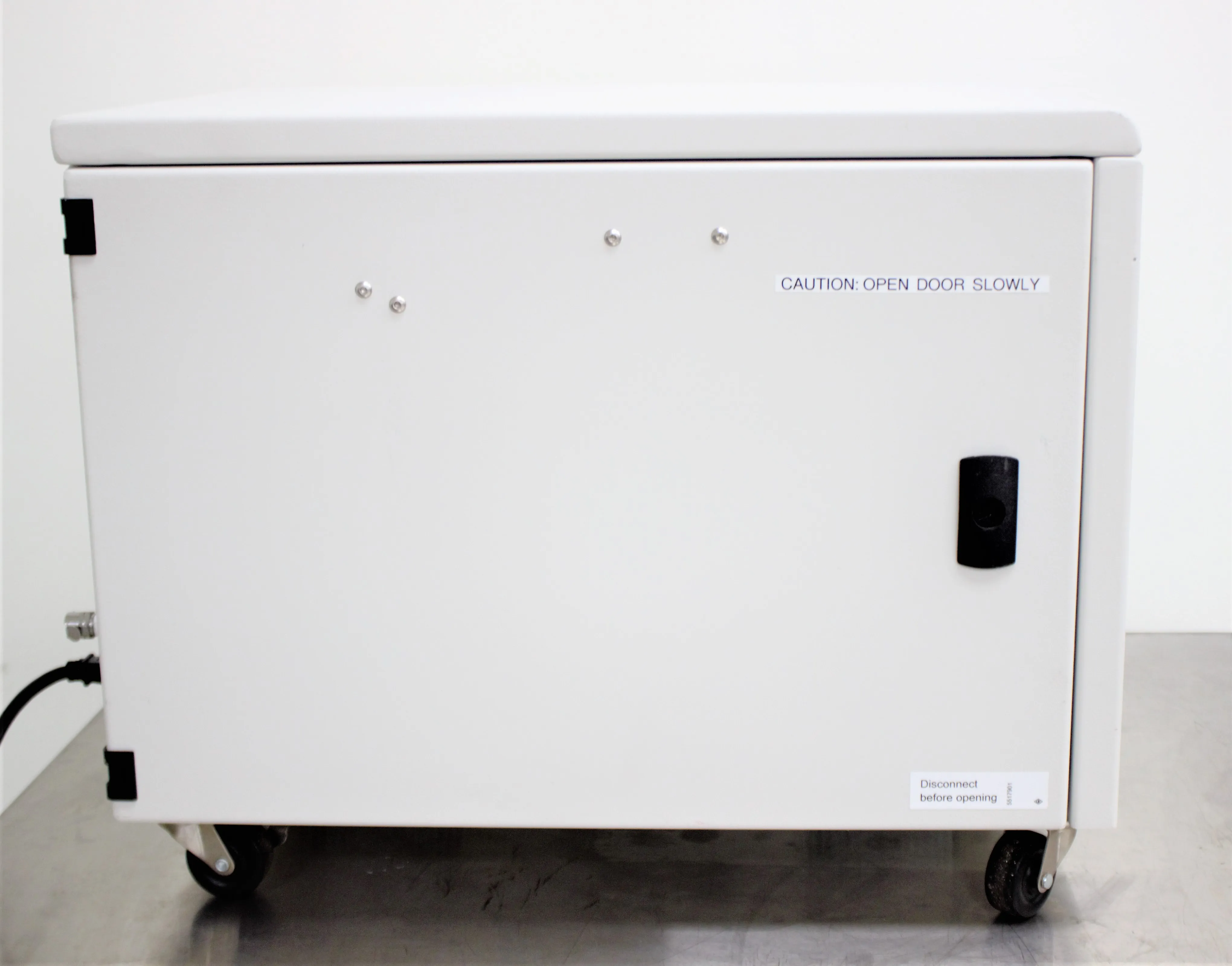 Jun-Air OF302-4M Oil-Less Rocking Piston Air Compressor Cabinet Unit with Integrated Filtration