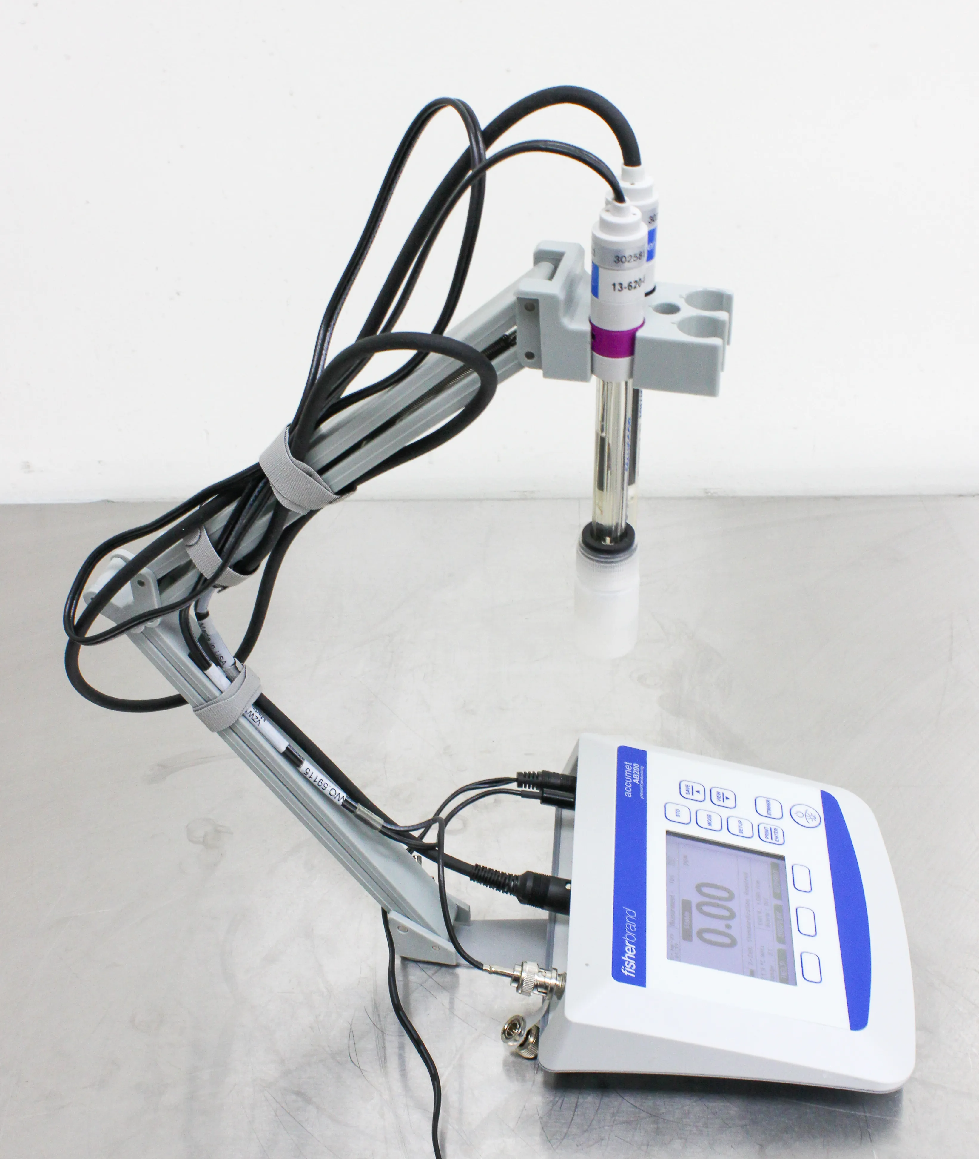 Fisherbrand Accumet AB200 Benchtop pH/mV/Conductivity Meter