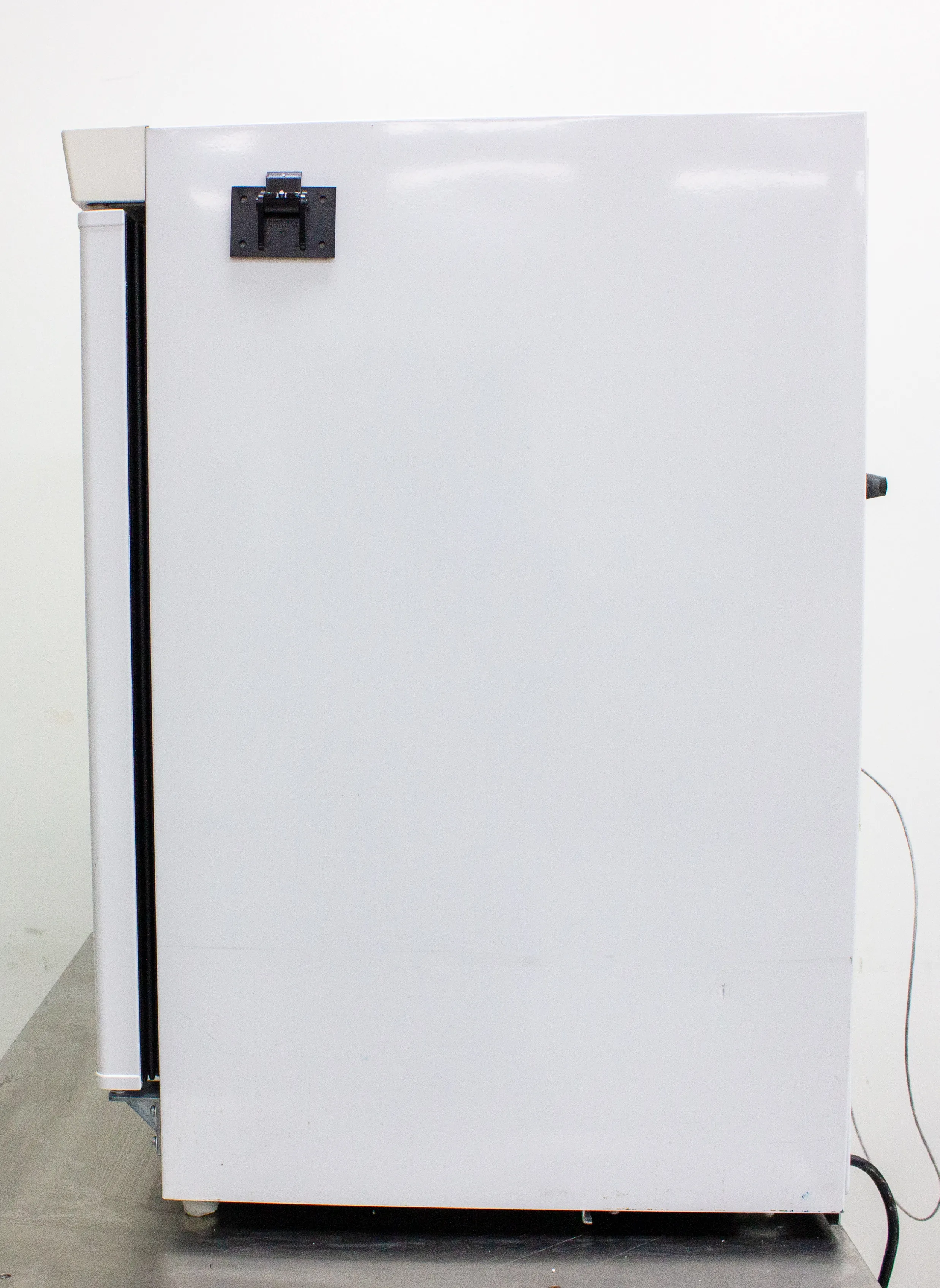 VWR Undercounter Refrigerator Model SCUCBI-0404