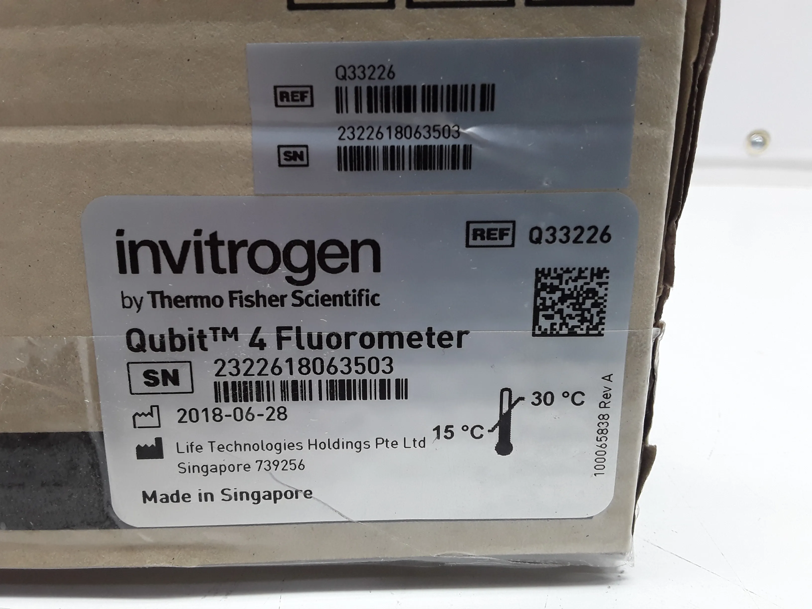 Invitrogen Qubit 4 Fluorometer DNA Synthesizer Q33226 Molecular Biology Used Laboratory Equipment