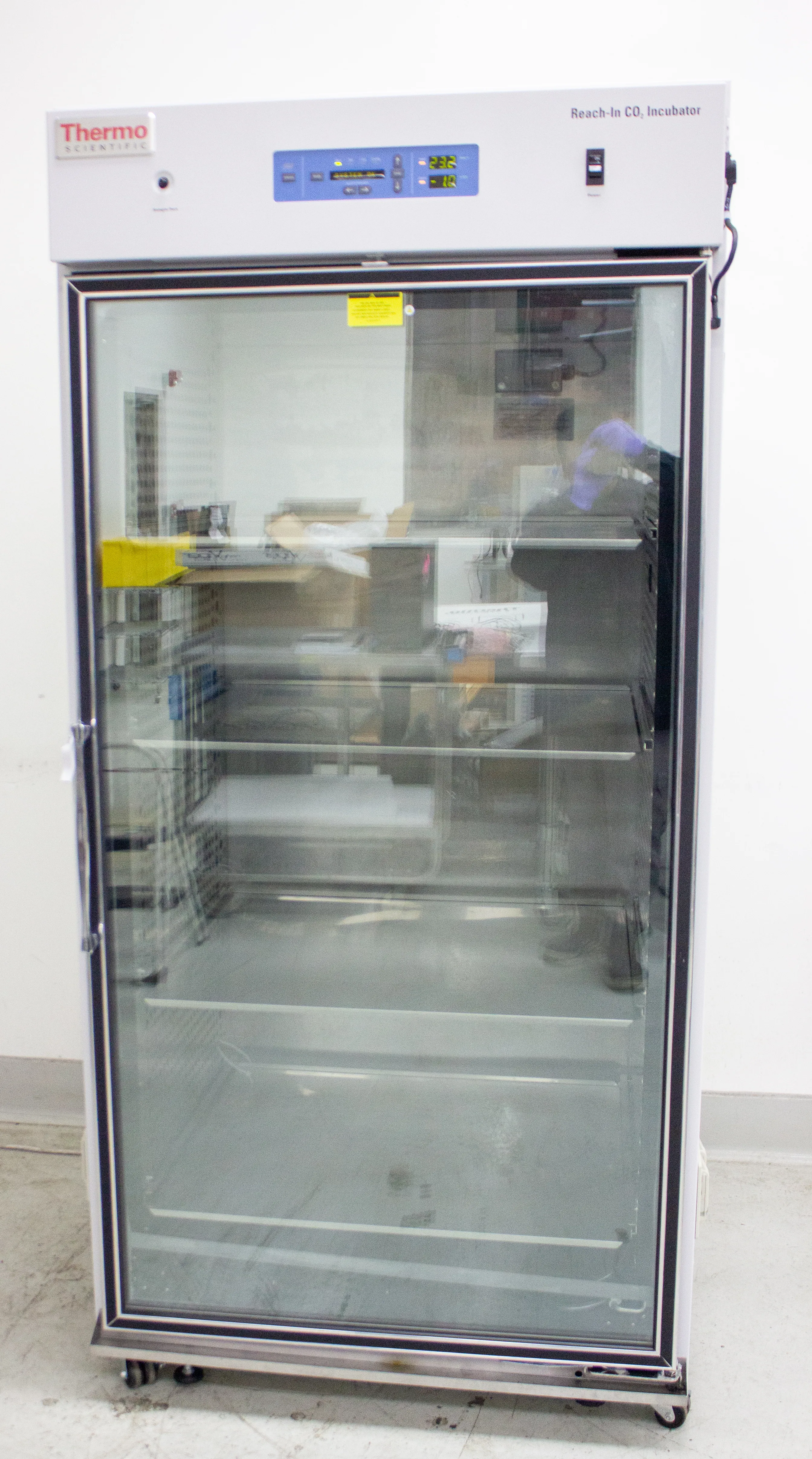 Thermo Scientific Large-Capacity Reach-In CO2 Incubator, 821 L, Model 3950, Used VG (Very Good)