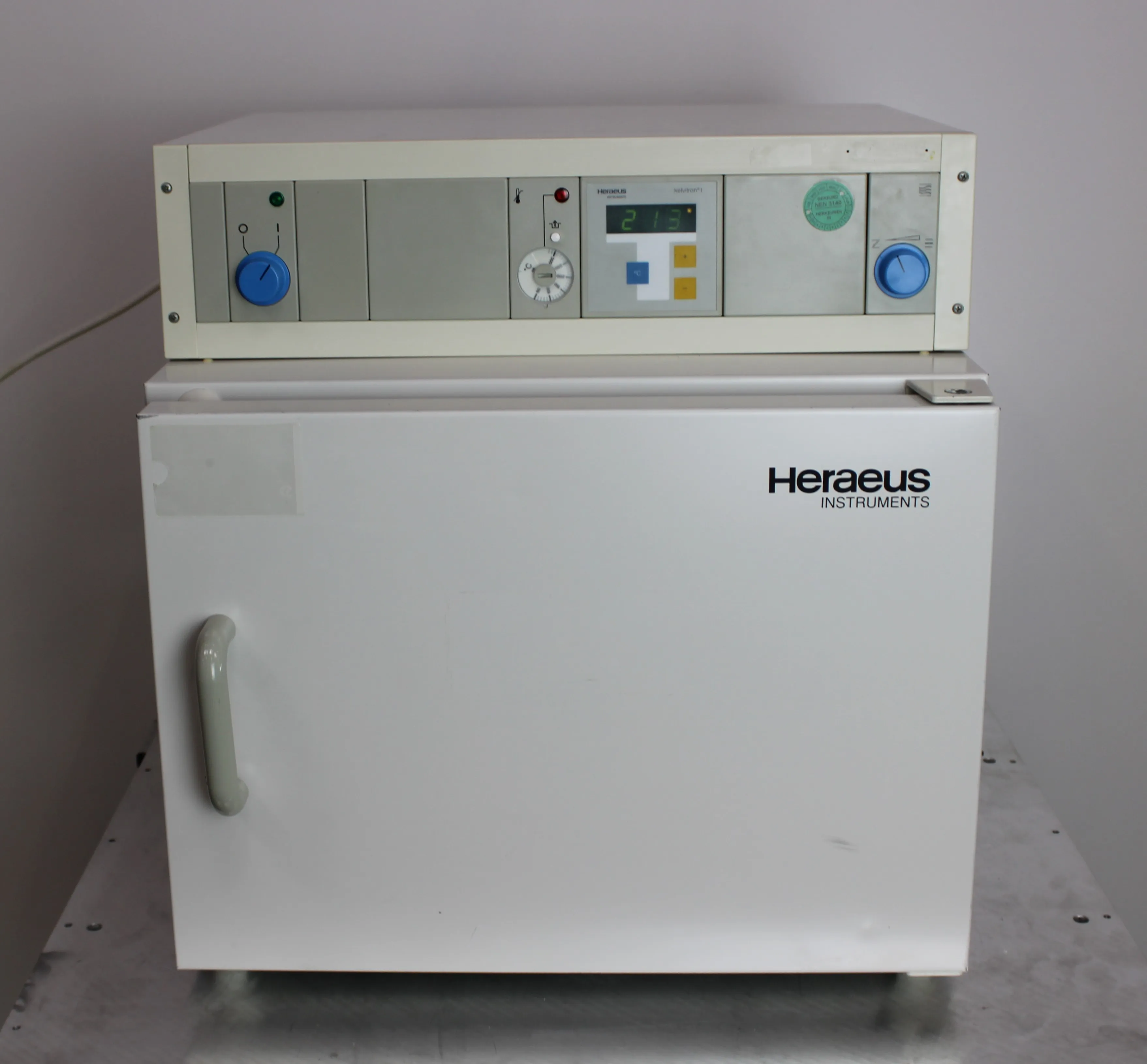 Heraeus T6030 Heating and Drying Oven 30L 250C 220V