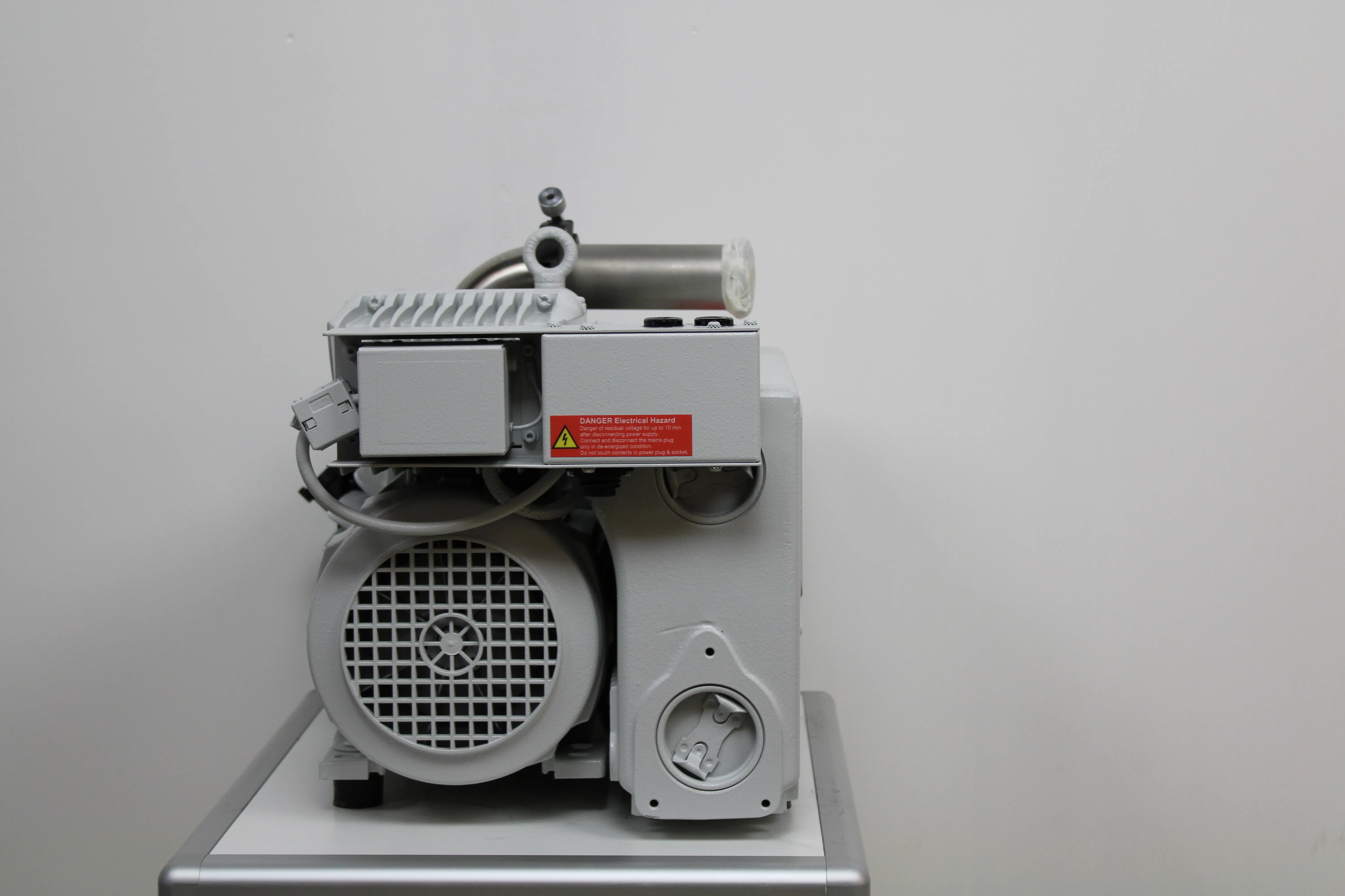 Leybold Sogevac SOGEVAC SV65BIFC 960465V013001 Vacuum Pump 230V 50Hz/60Hz