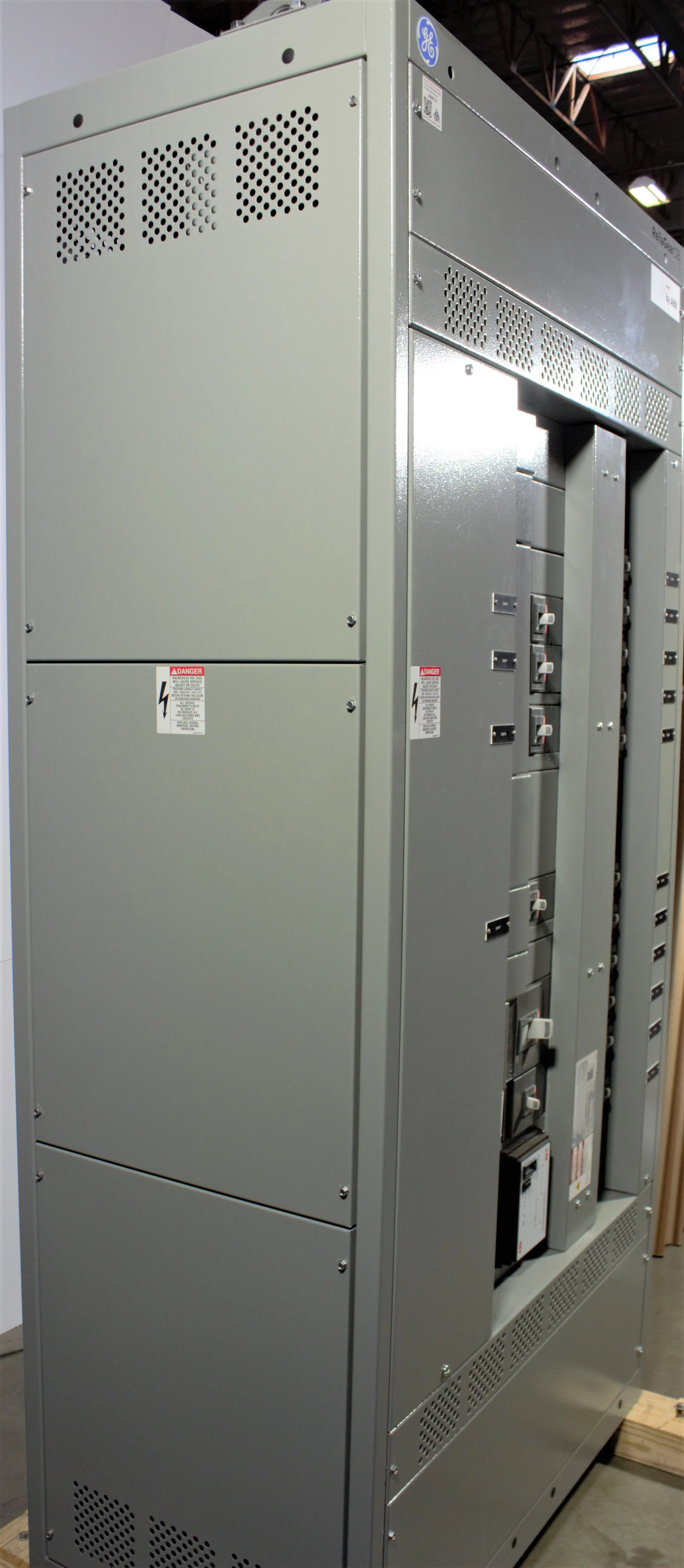 ABB ReliaGear neXT 600V SwitchBoard Panel S Salvage GE Industrial Solutions Laboratory Equipment