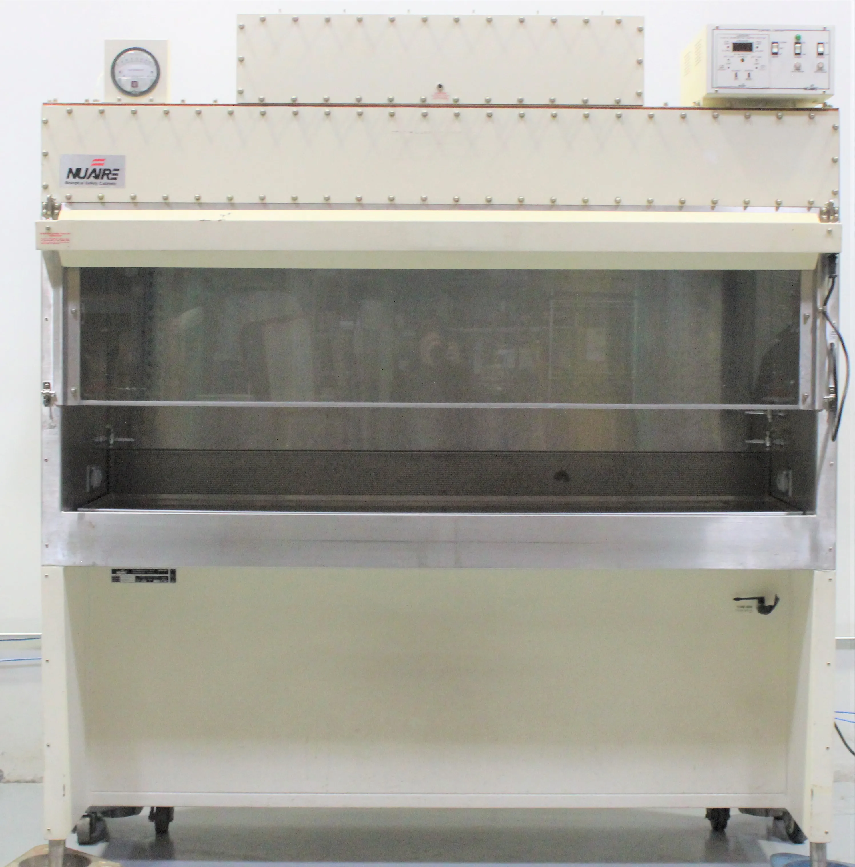 Used NuAire NU-407FM-600 Biosafety Cabinet