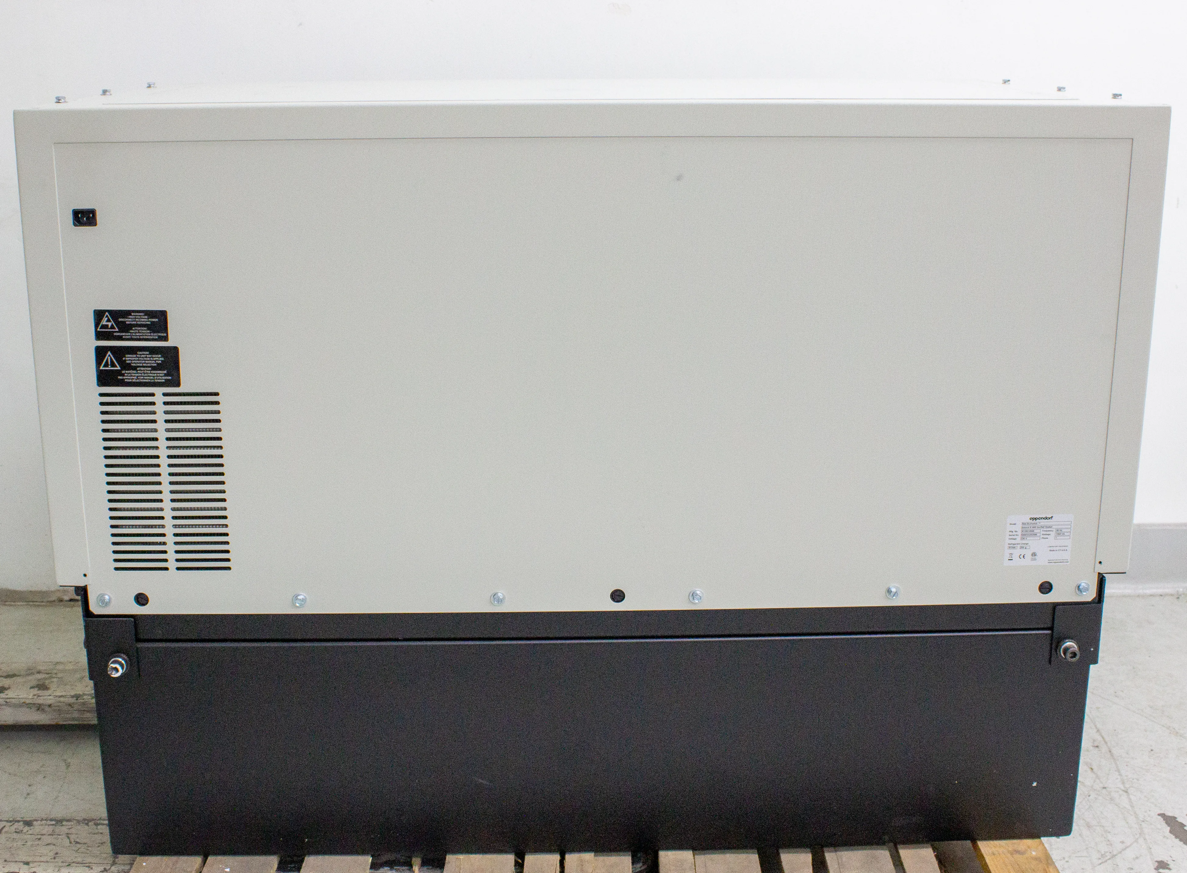 New Brunswick Innova 44R Refrigerated Incubator Shaker M1282-0006