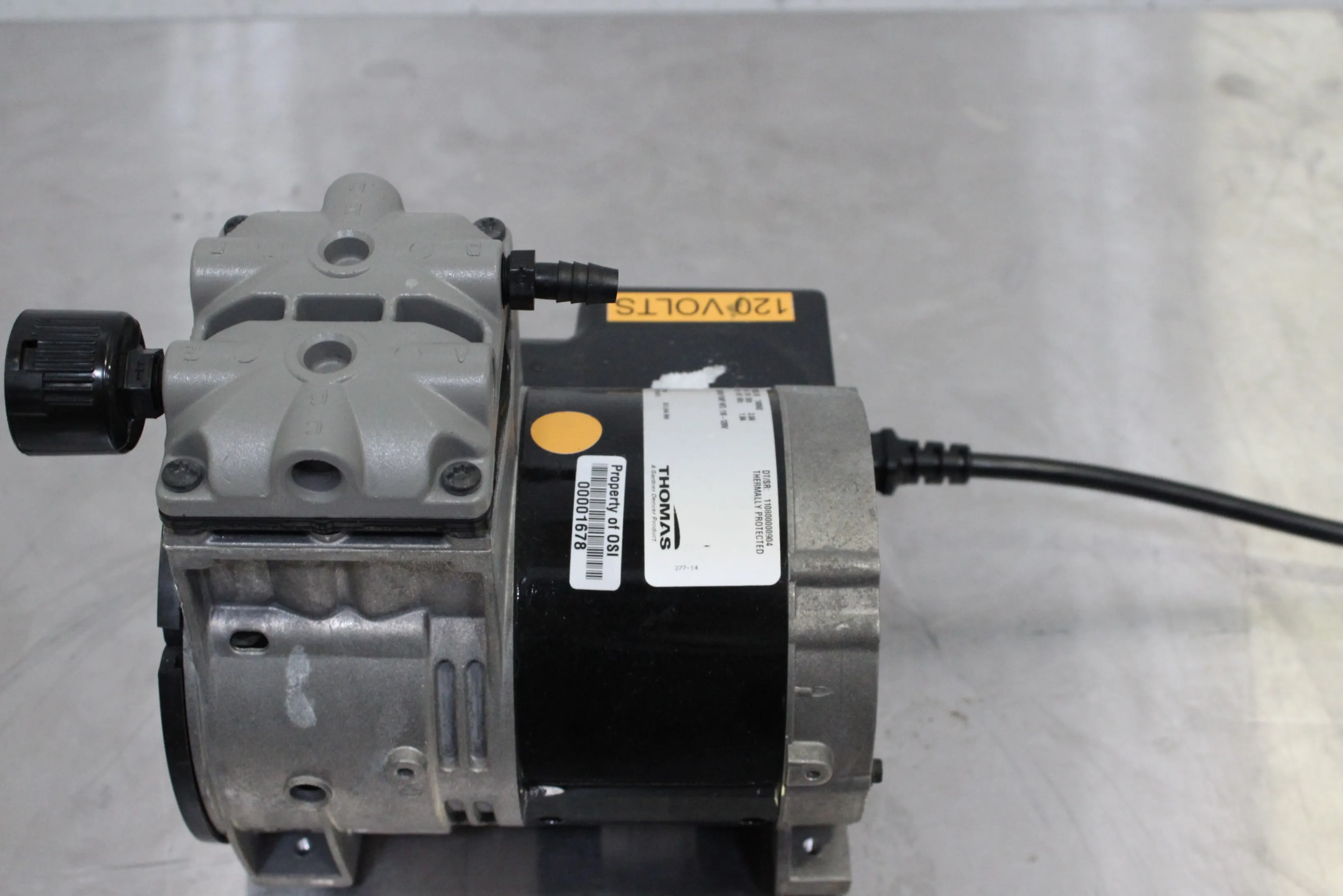 Thomas Model 7100562 Vacuum Pump