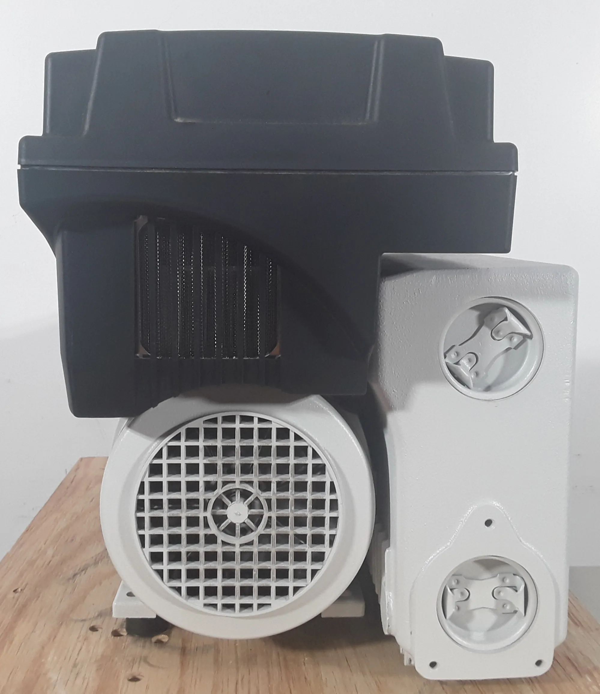 Leybold Sogevac SV65 BI FC Vacuum Pump 240V