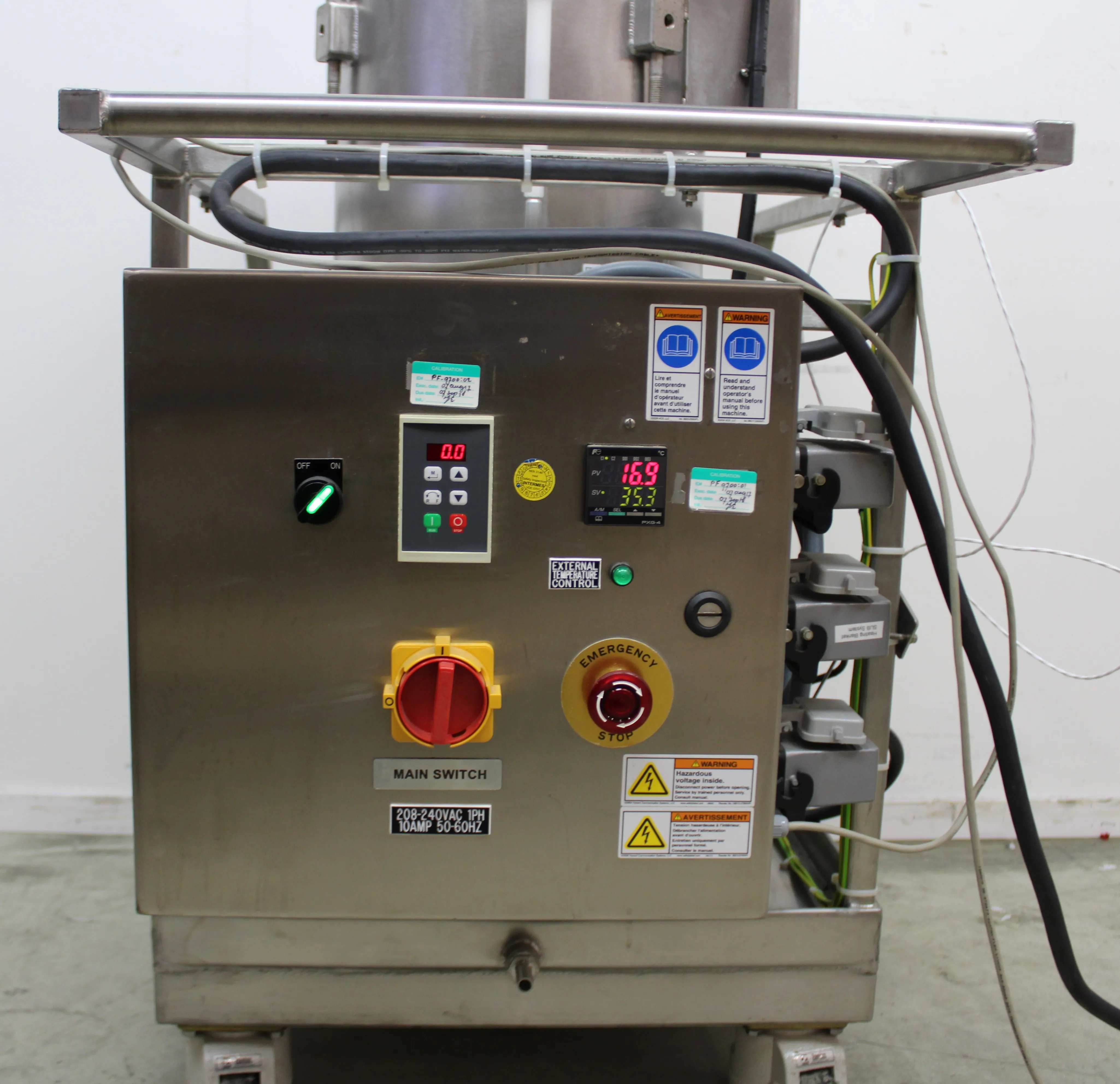 HyClone SV50171.02 50L Single-Use Bioreactor with MotorMixer GTR Phase 1/4HP Motor on Rolling Cart