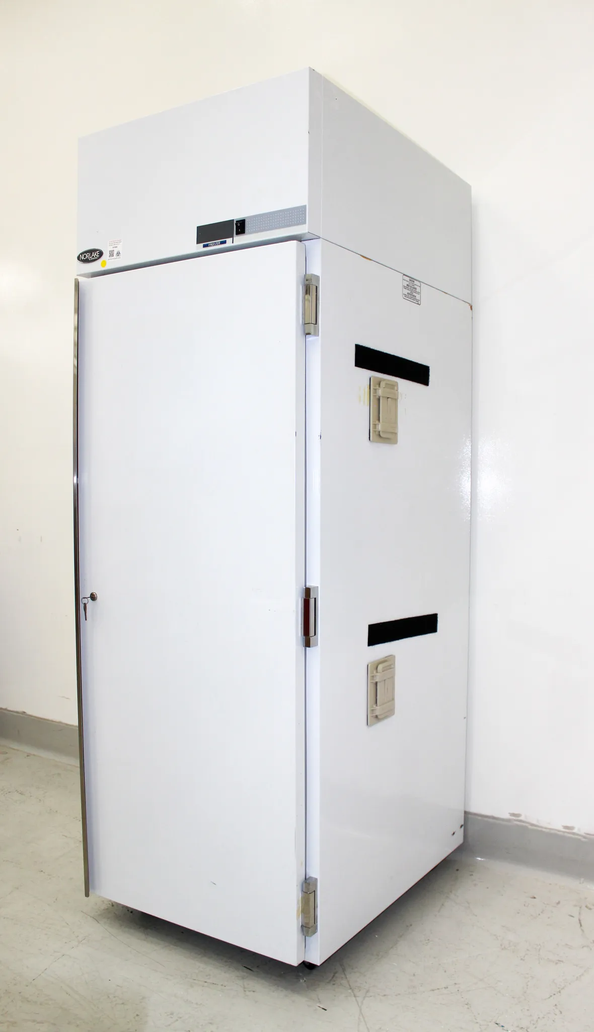 Norlake Scientific NSLF241WMW/0M Freezer 24 cu ft. with Casters