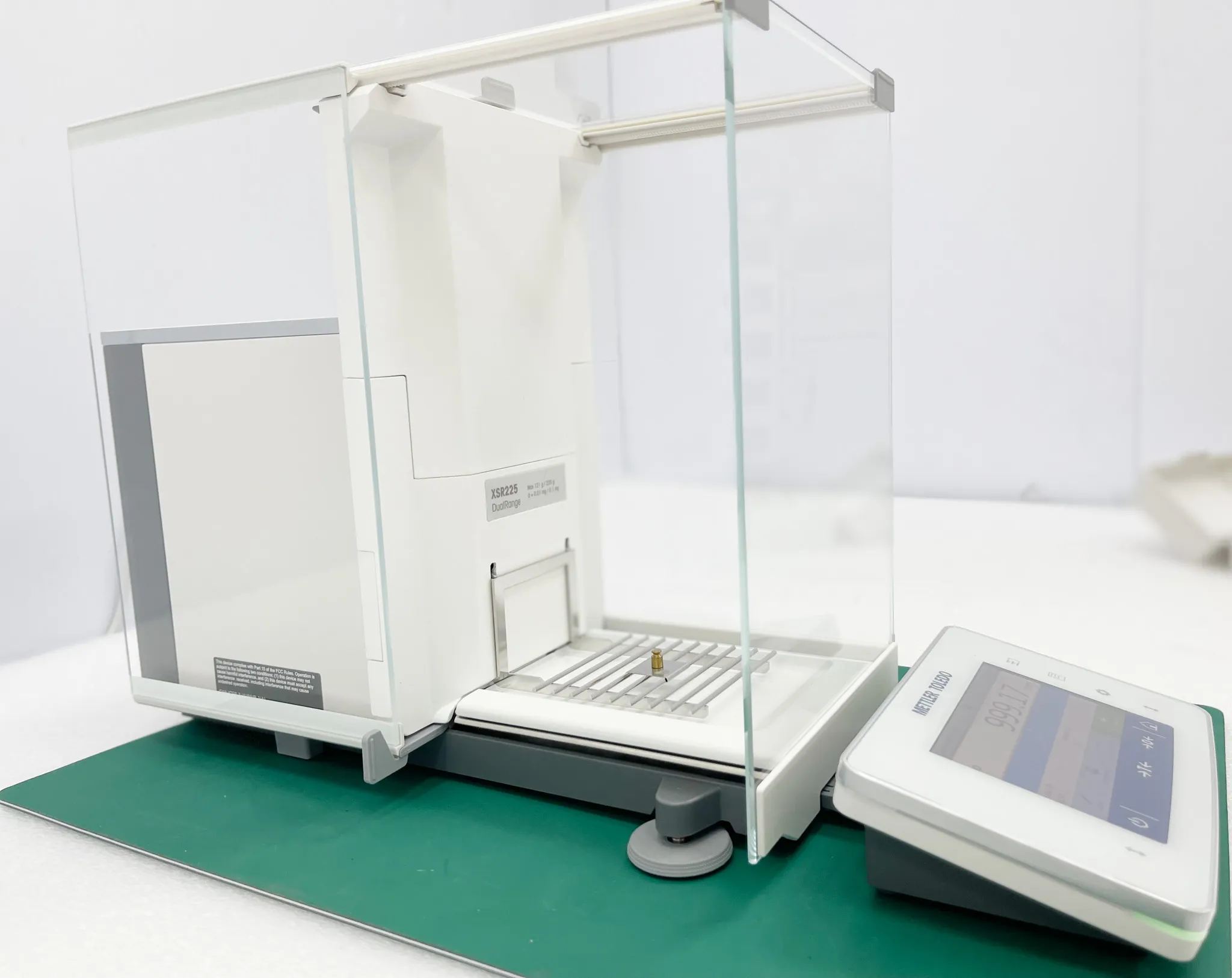 Mettler Toledo XSR225DU Analytical Balance