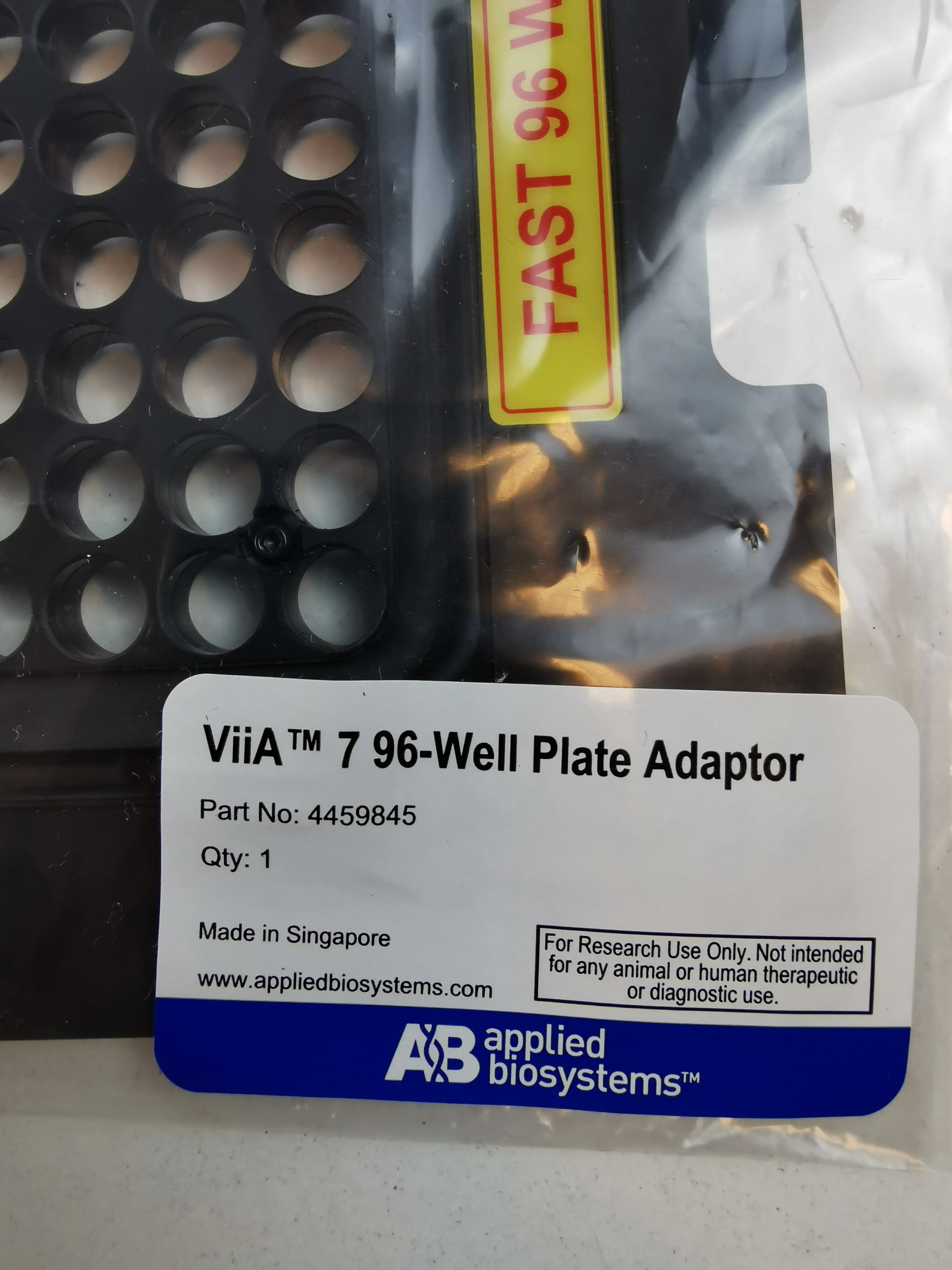 Applied Biosystems Viia 7 Fast 96 - Well Heated Cover w/ case