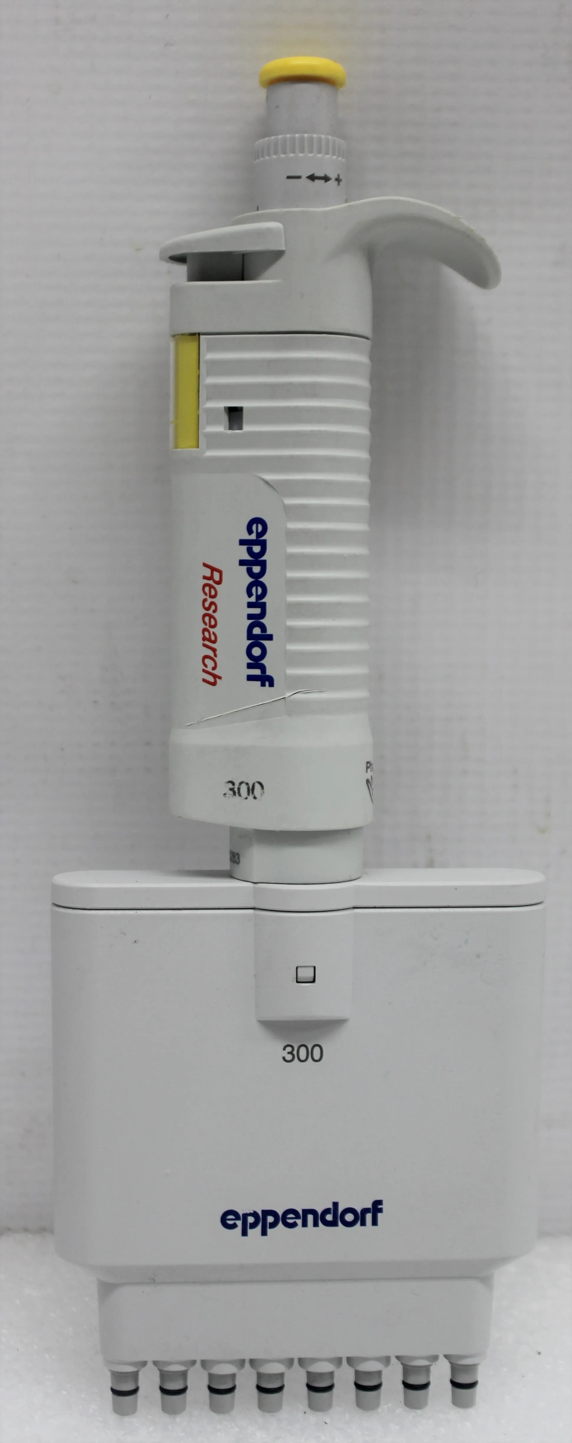 Eppendorf 8-Channel Multichannel Pipette 30-300 uL