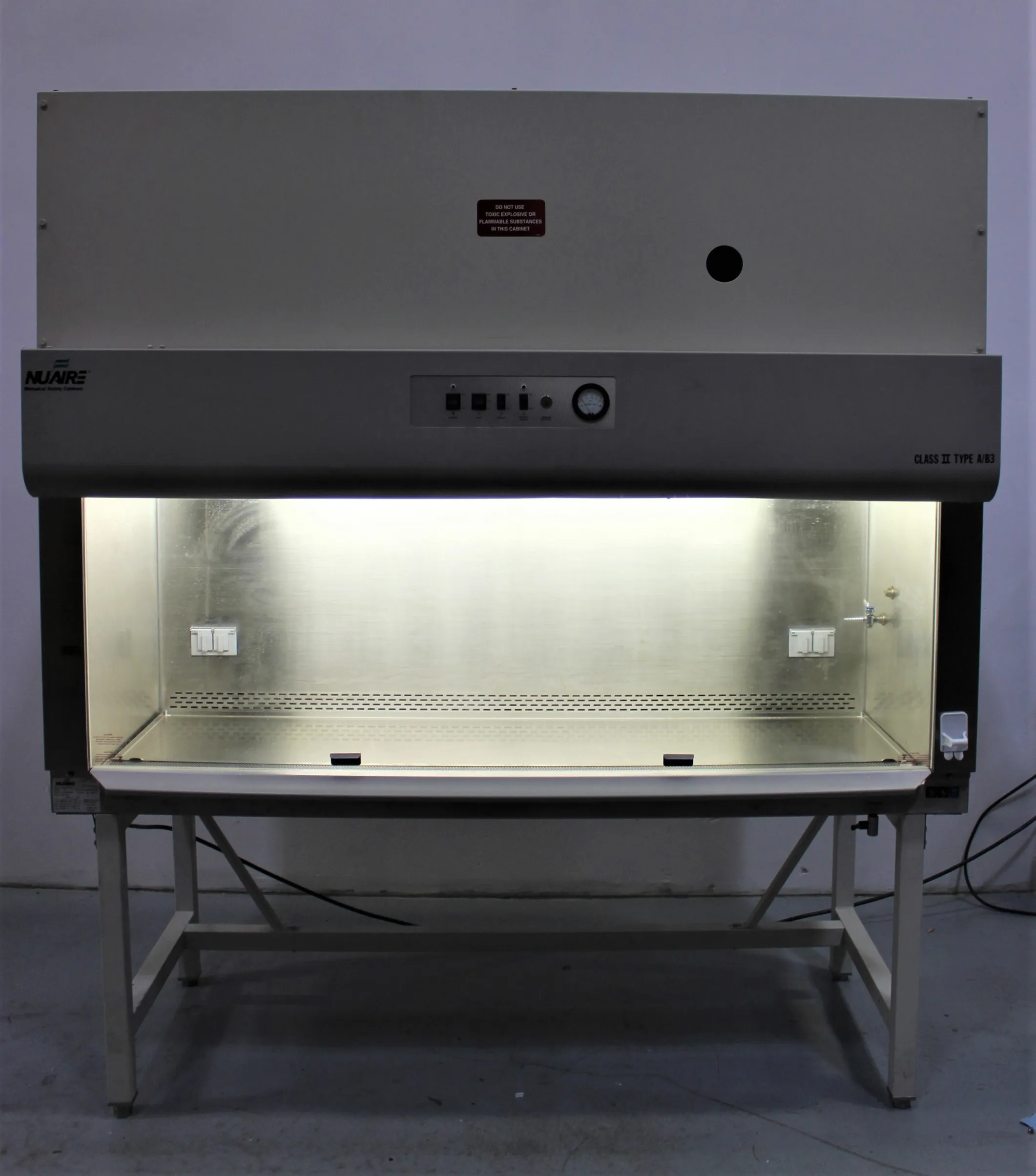 Used NuAire Biosafety Cabinet NU-425-600 Class 1 (120V)