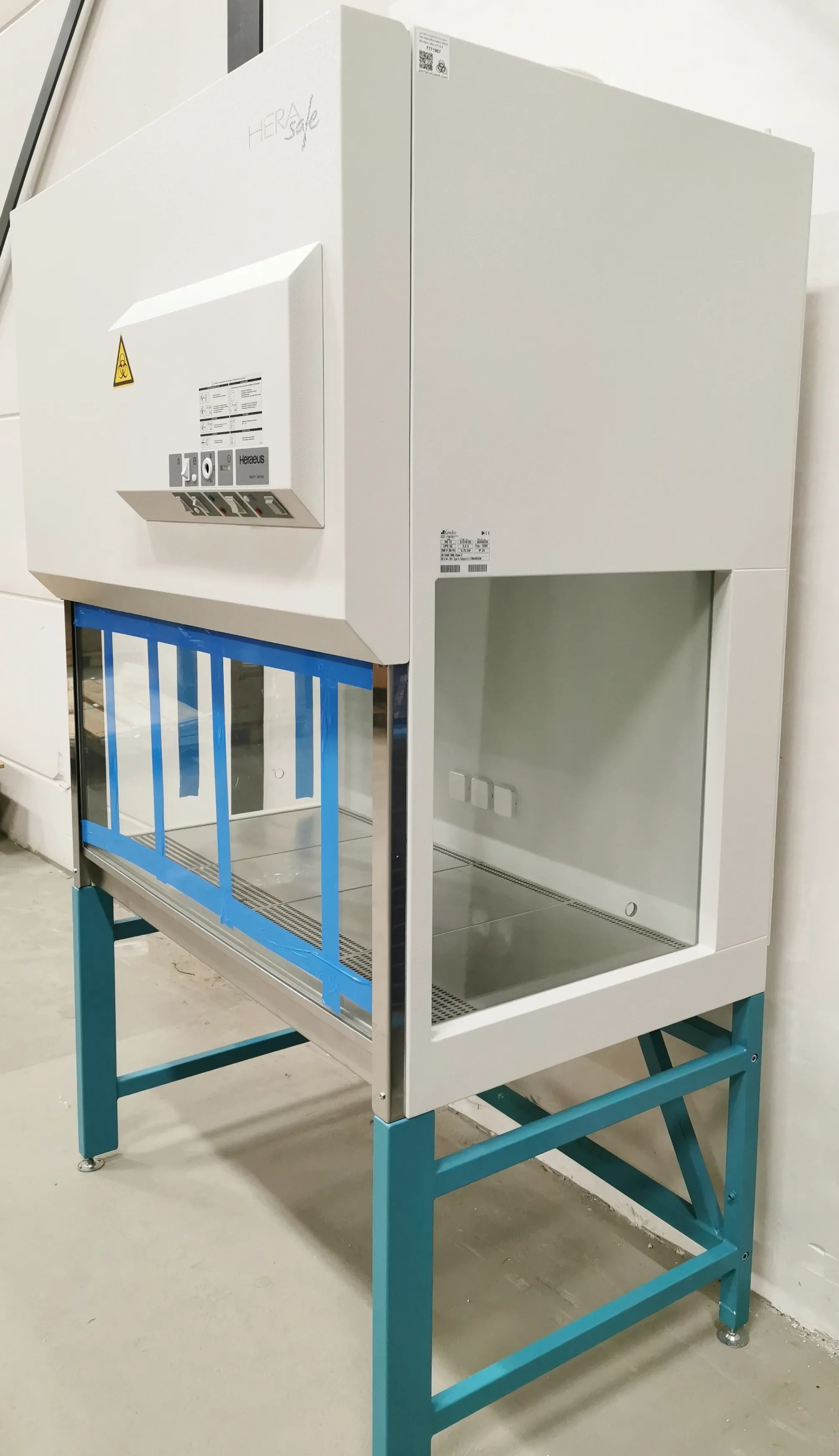 Used Kendro HeraSafe HS12 Biosafety Cabinet Class 1 - KENDRO / HERAEUS Herasafe HS12 - Safety Cabinet