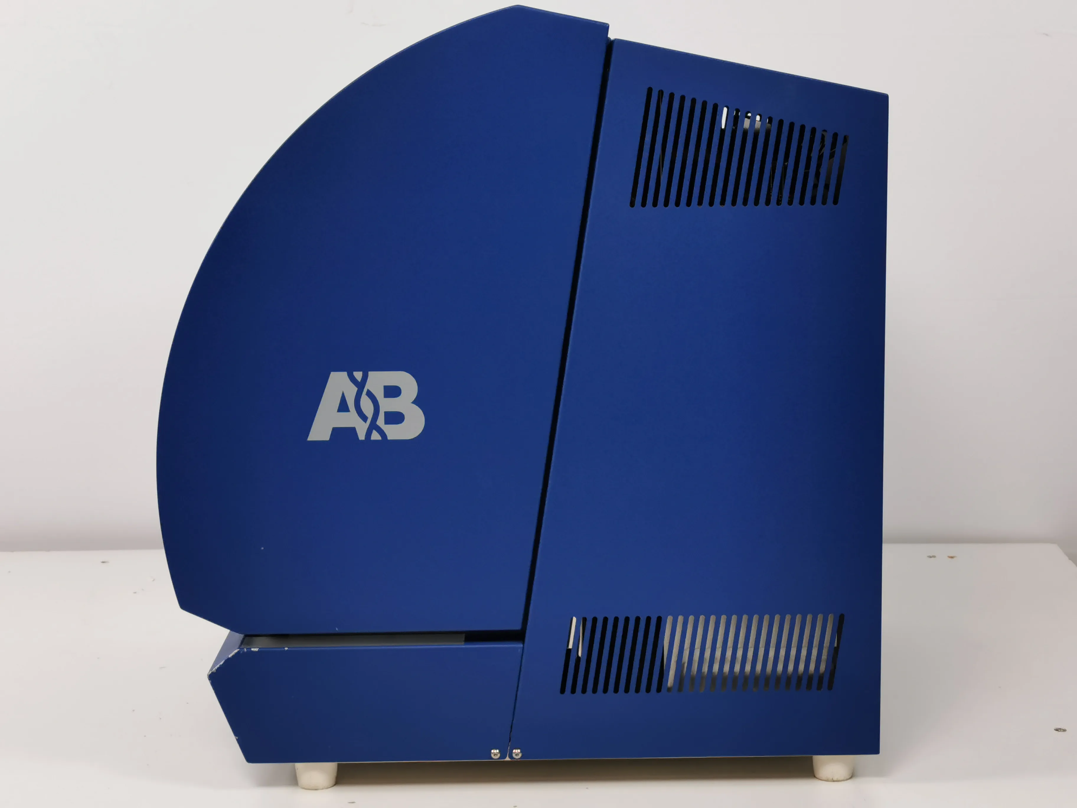 Applied Biosystems AutoMate Express DNA Sequencer