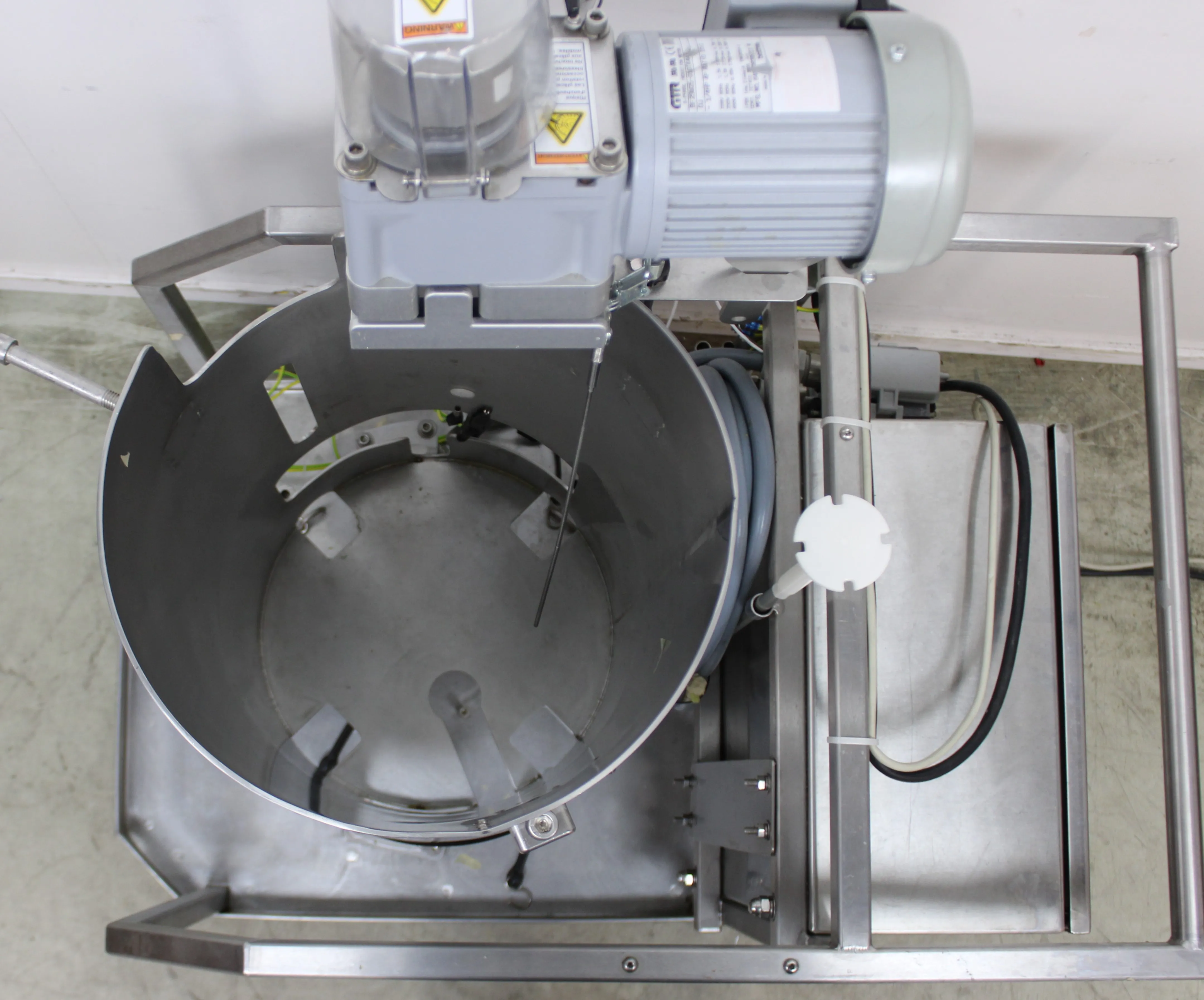 HyClone SV50171.02 Single-Use Bioreactor MotorMixer GTR 4Phase 1/4HP Motor on Rolling Cart