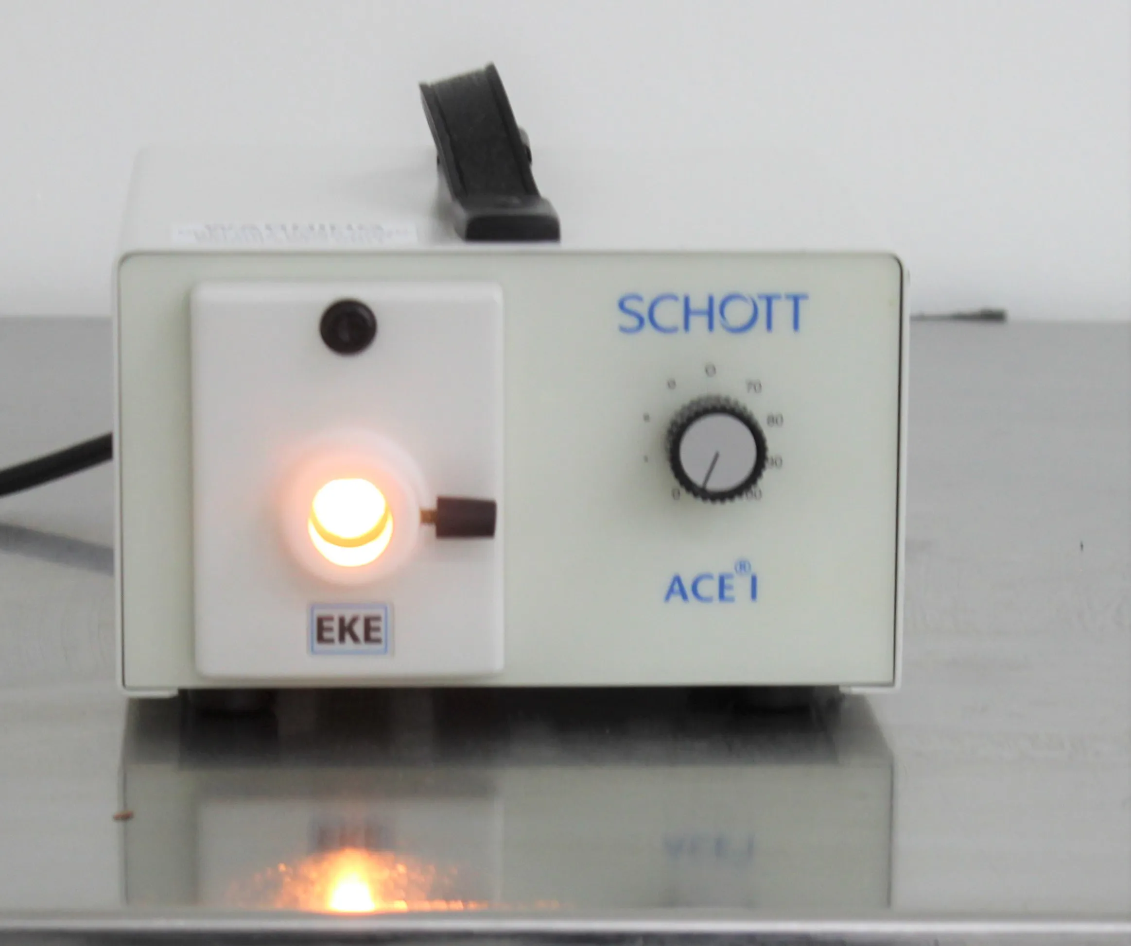 Schott A20500 ACE 150-Watt Cold Light Source Illuminator