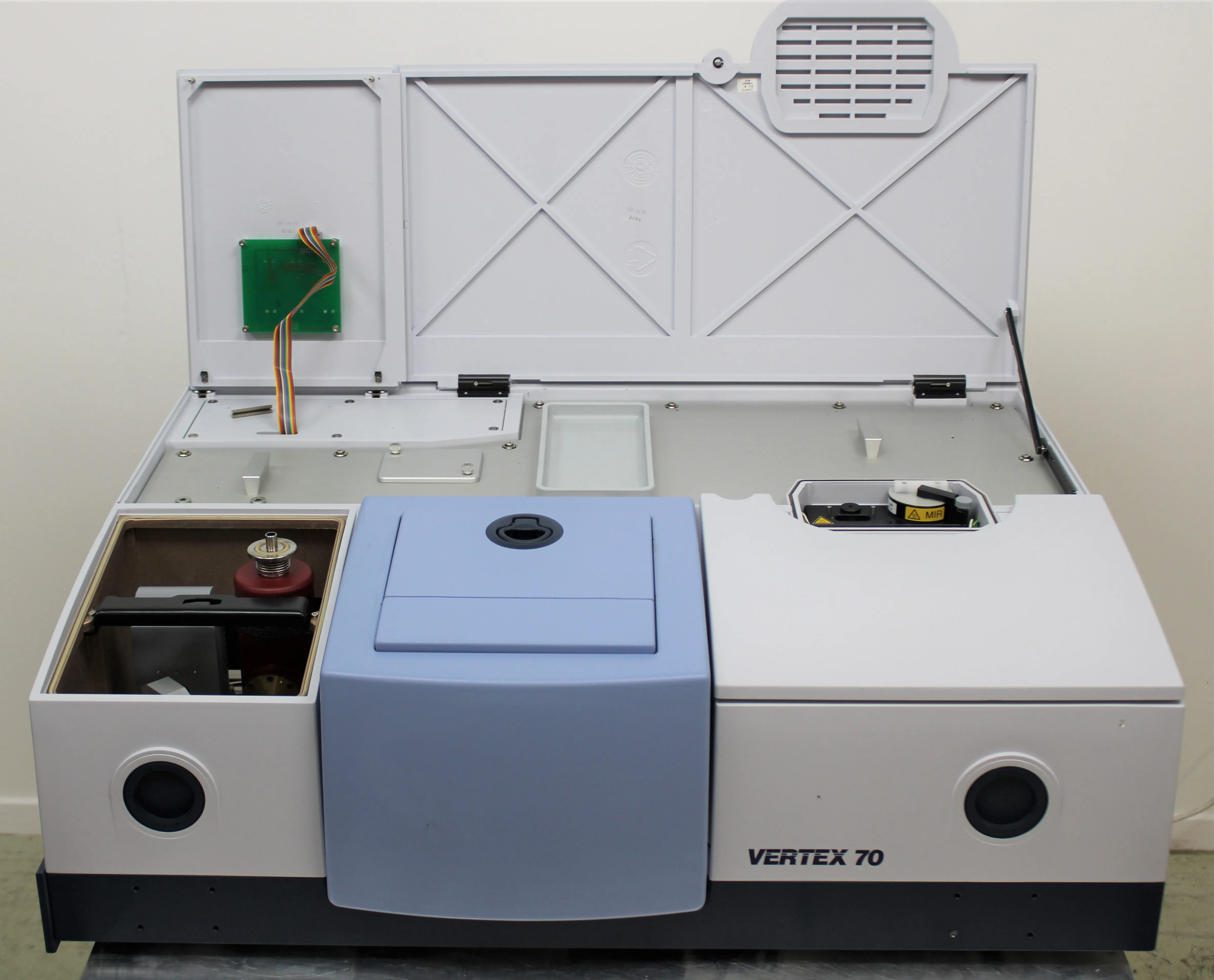 Bruker Vertex 70 FT-IR Spectrometer with Vacuum Optics Bench System