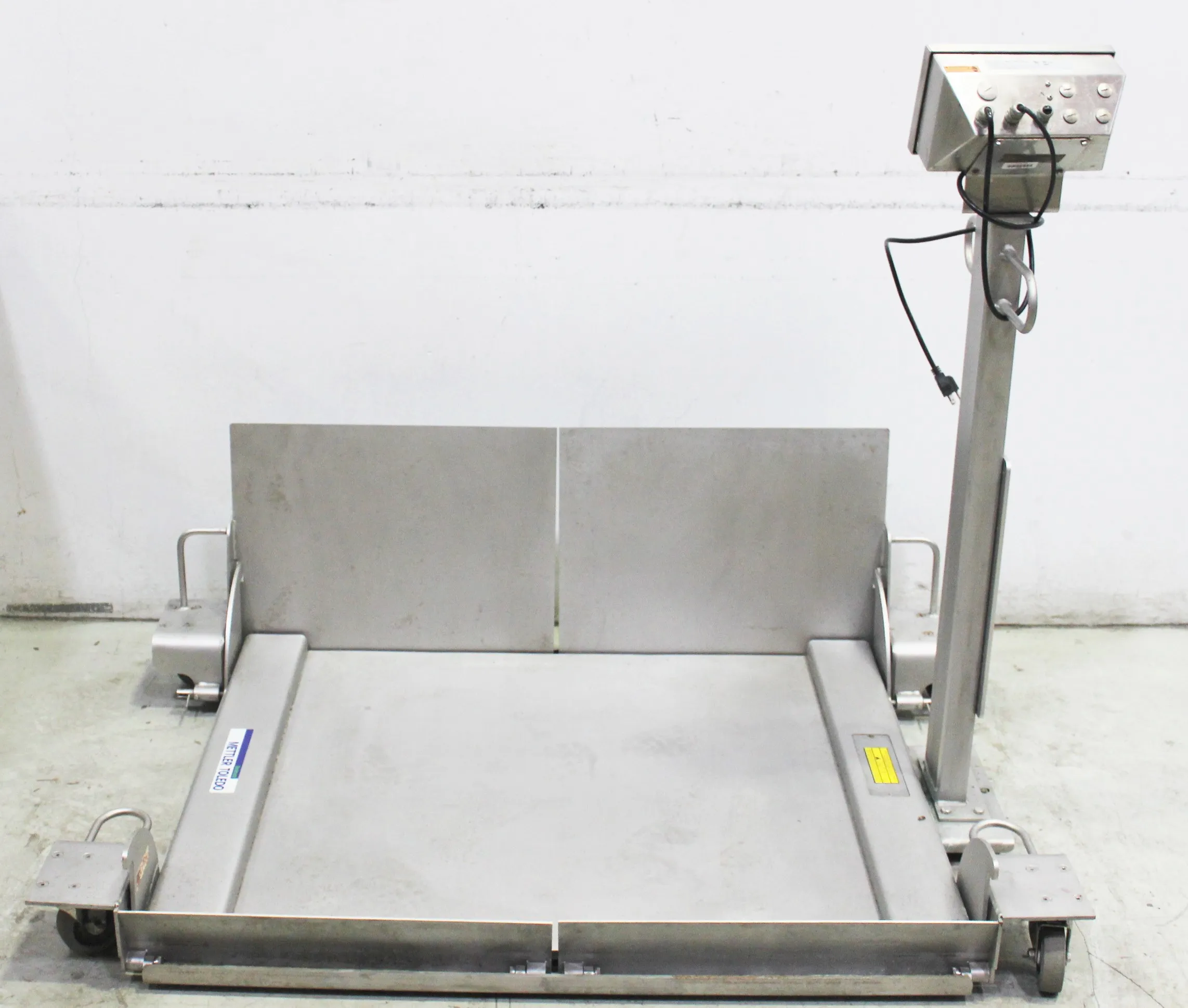 Mettler Toledo IND560 with Deckmate Floor Scale