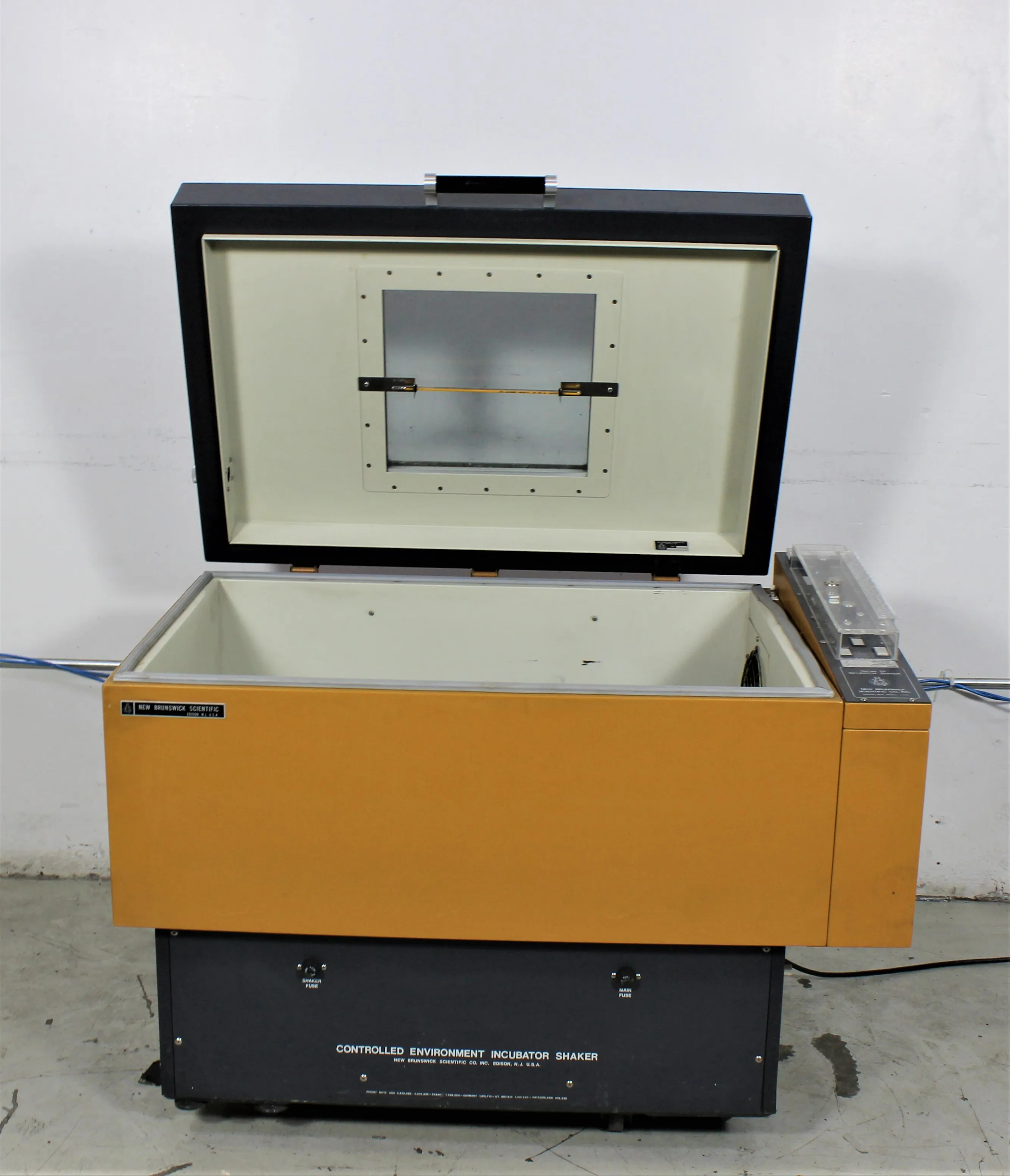 Brunswick G-25 Laboratory Incubator Shaker