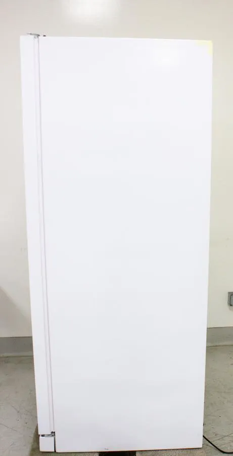 Frigidaire 20.9-cu ft Upright Freezer (White) FFFU21M1QWF