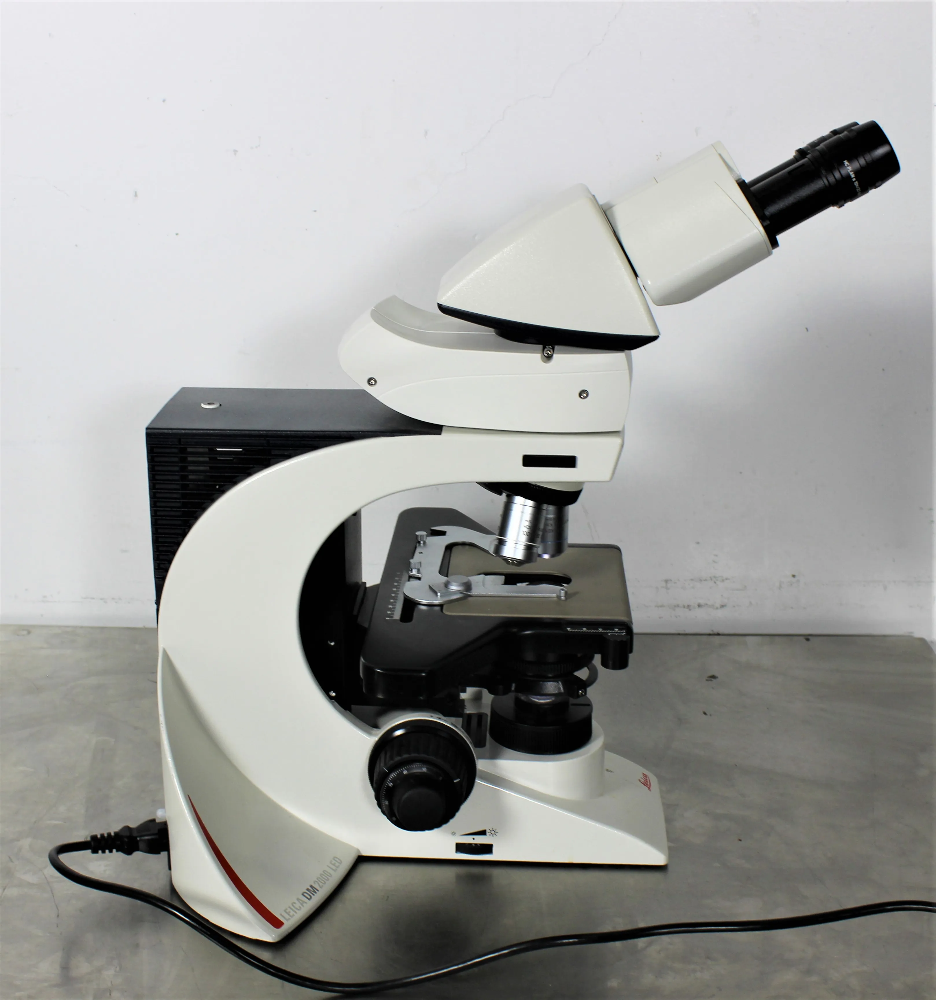 LEICA DM2000 LED Microscope - Certified for In-Vitro Diagnostics (IVD)