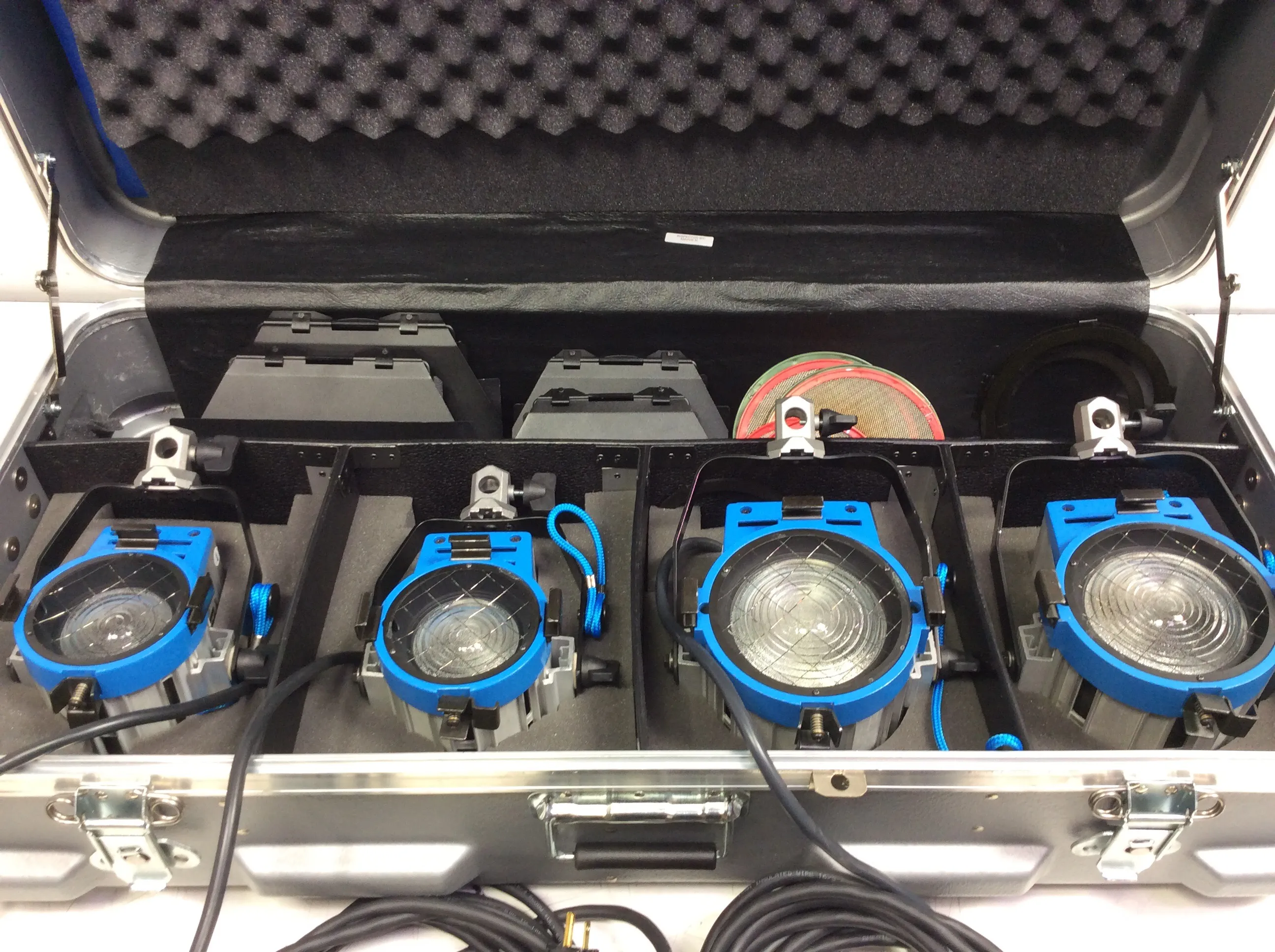 ARRI Softbank 1 Tungsten Light Kit with 300W & 650W Lights