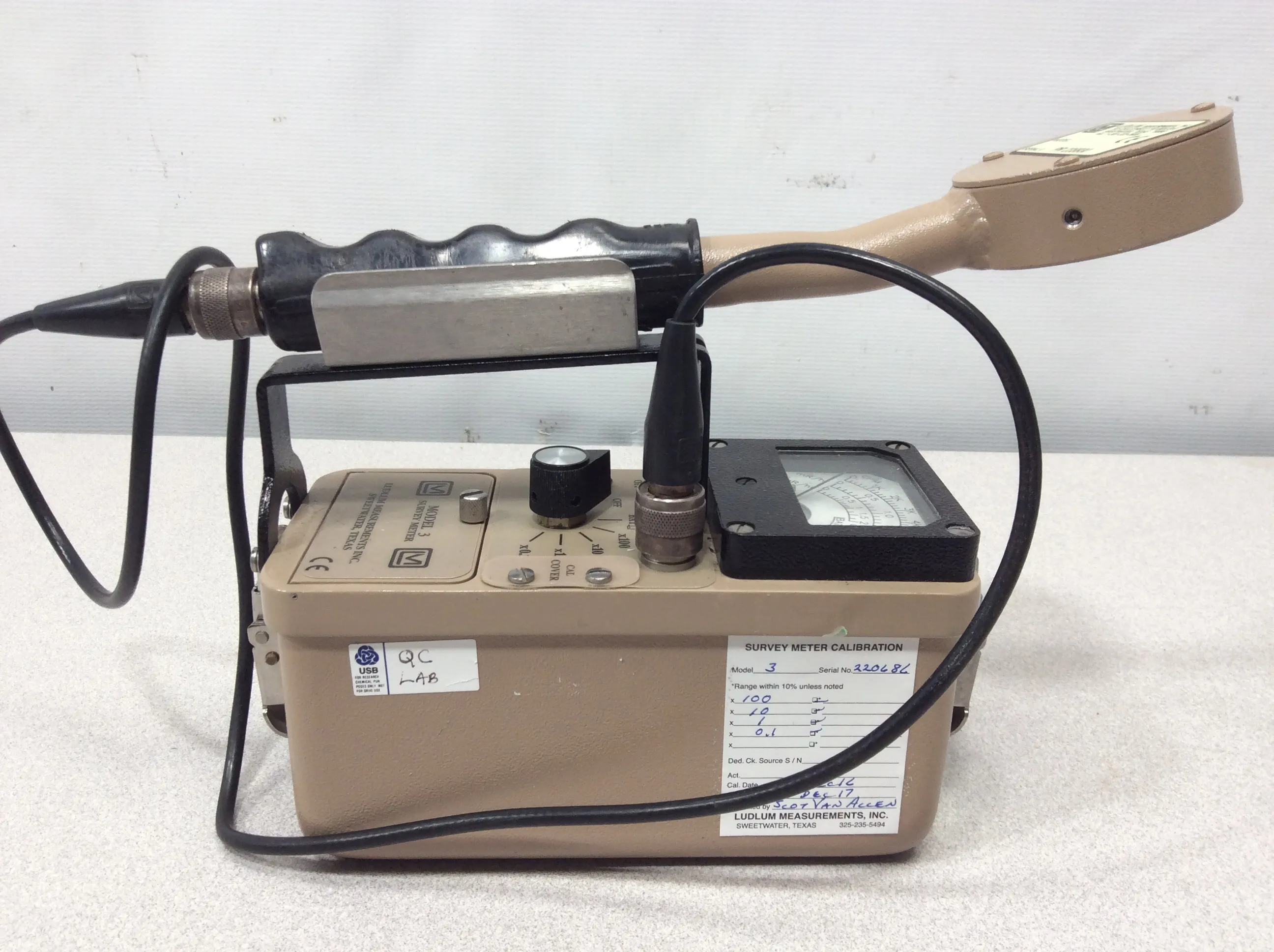 Ludlum 3 Radiation Survey Meter W/ 44-9 GM Pancake Probe