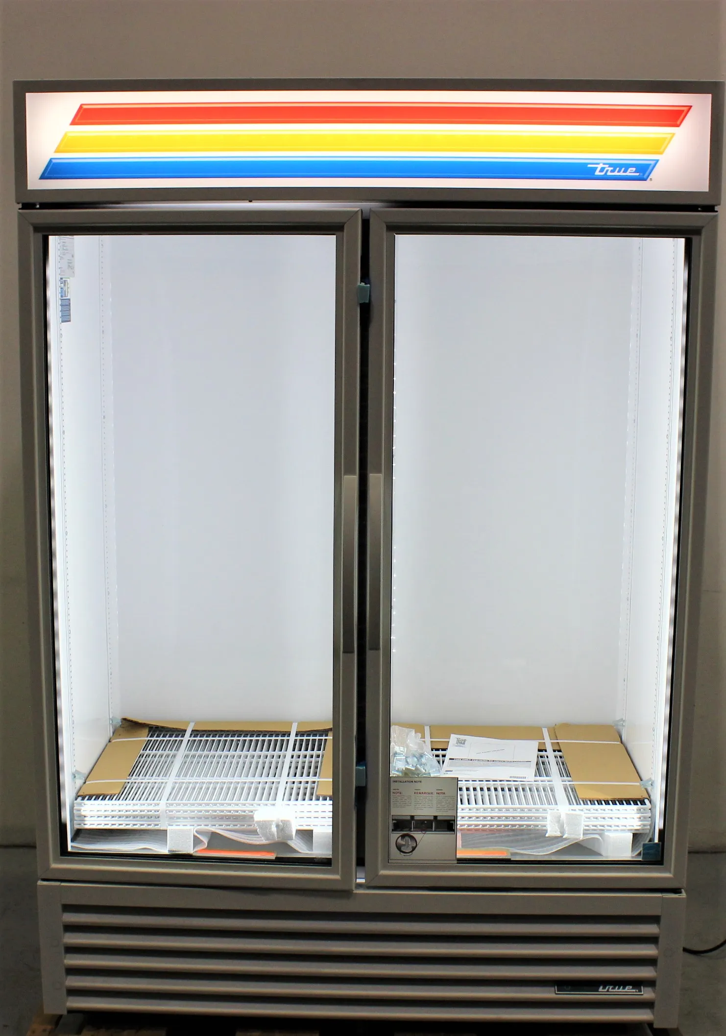 True GDM-49-HC~TSL01 Glass Door Merchandiser Refrigerator