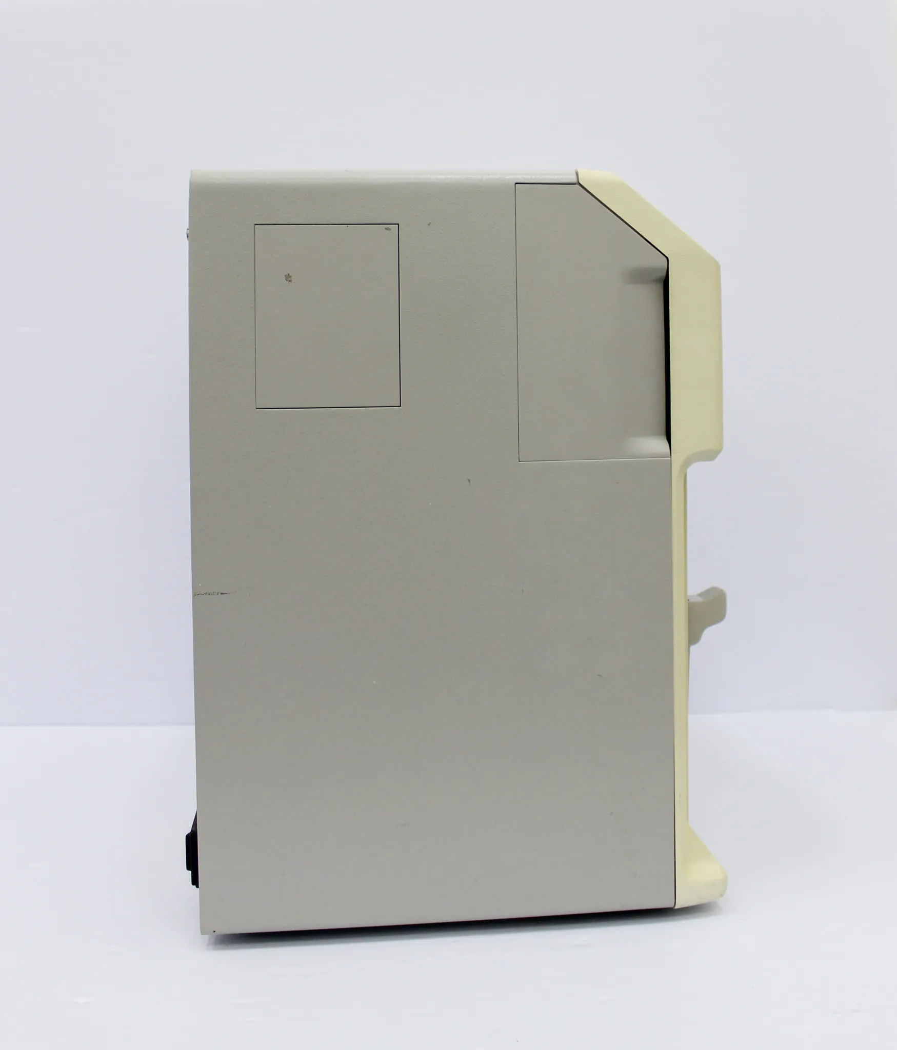 YSI Select Biochemistry Analyzer 2700-D Select