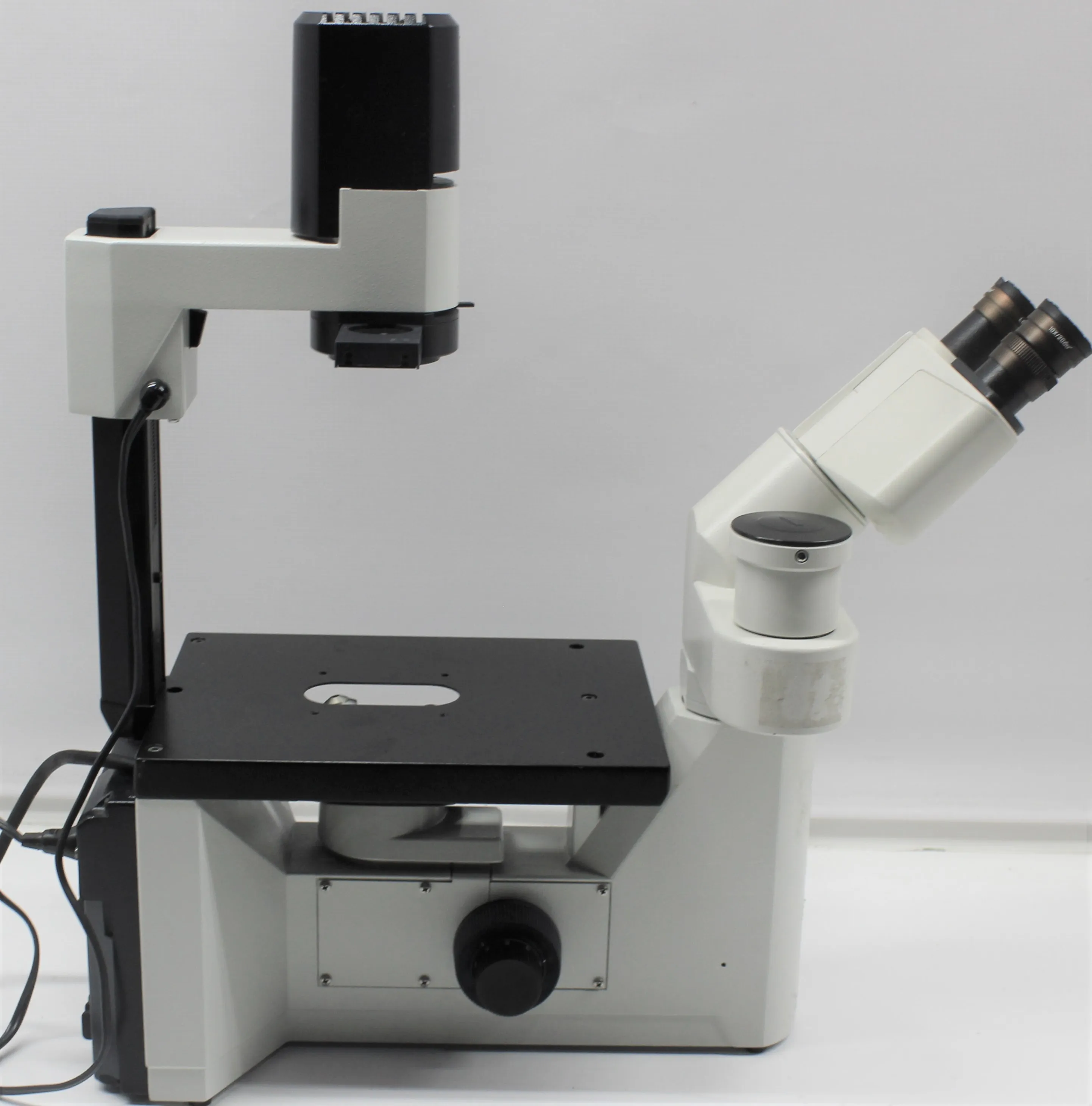 LEICA DMIL Inverted Contrasting Microscope 521227