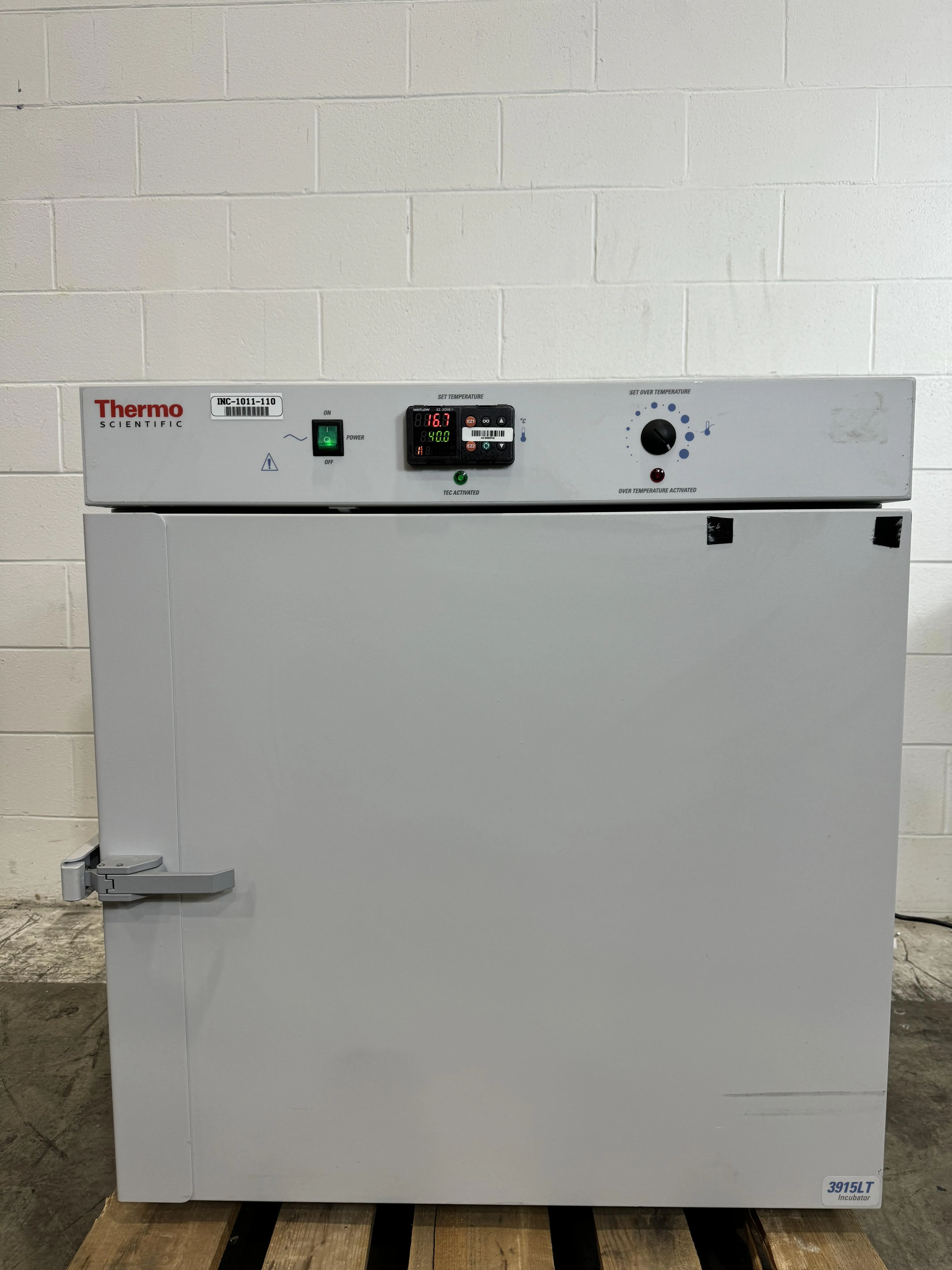 Thermo Scientific 3915LT - Peltier Cooled Incubator, 185L, No Lighting