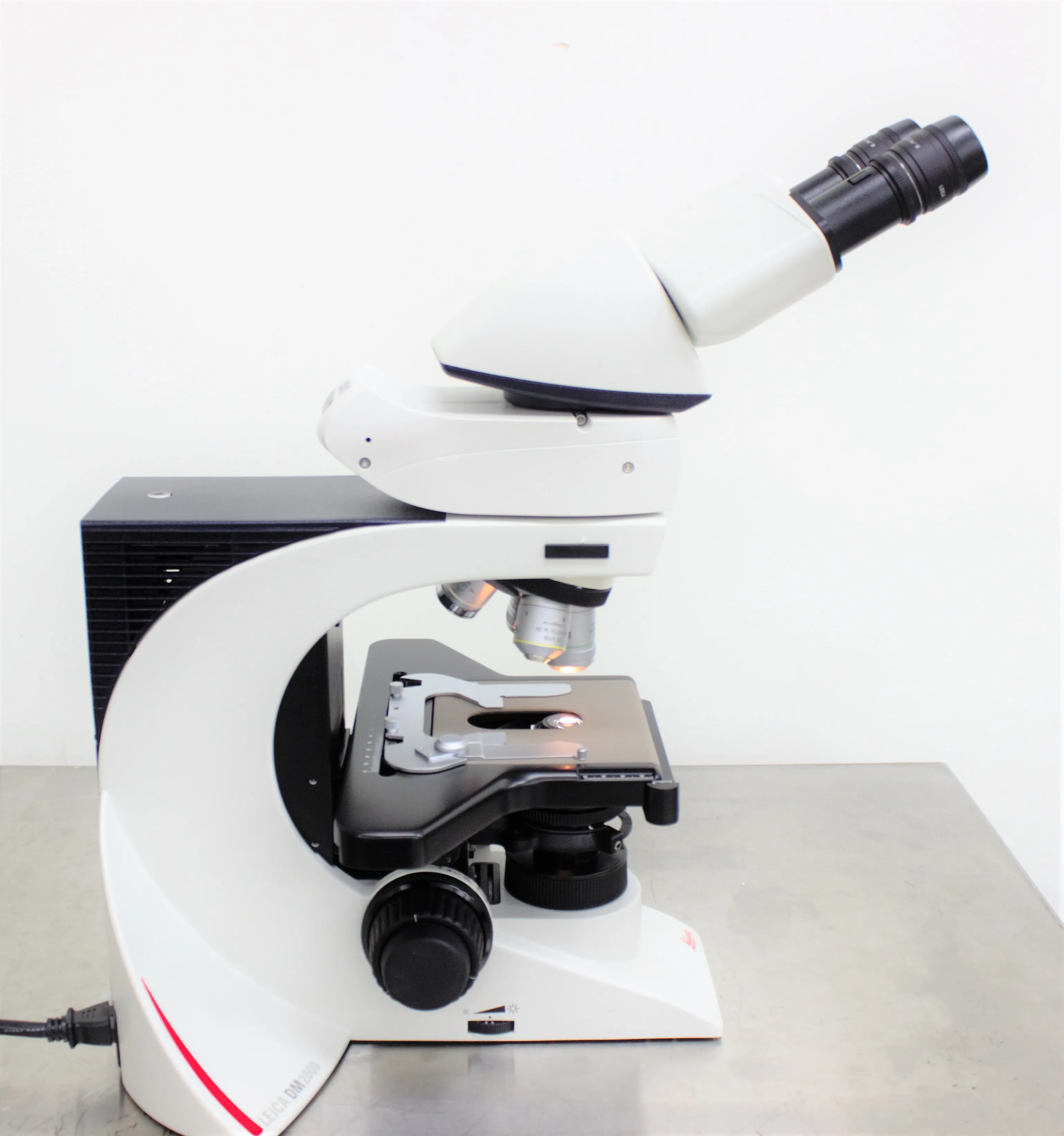 Leica DM2000 Microscope with ICC50W Camera