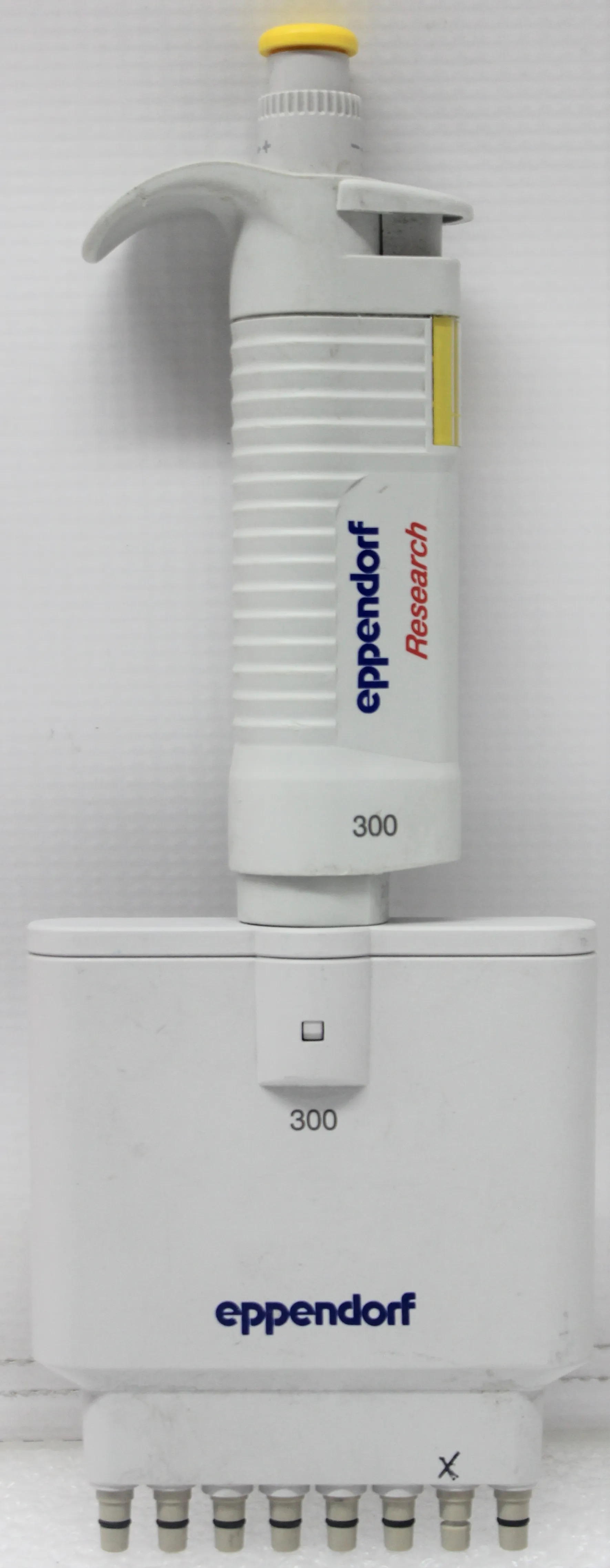 Eppendorf 8-Channel Multichannel Pipette 30-300 uL