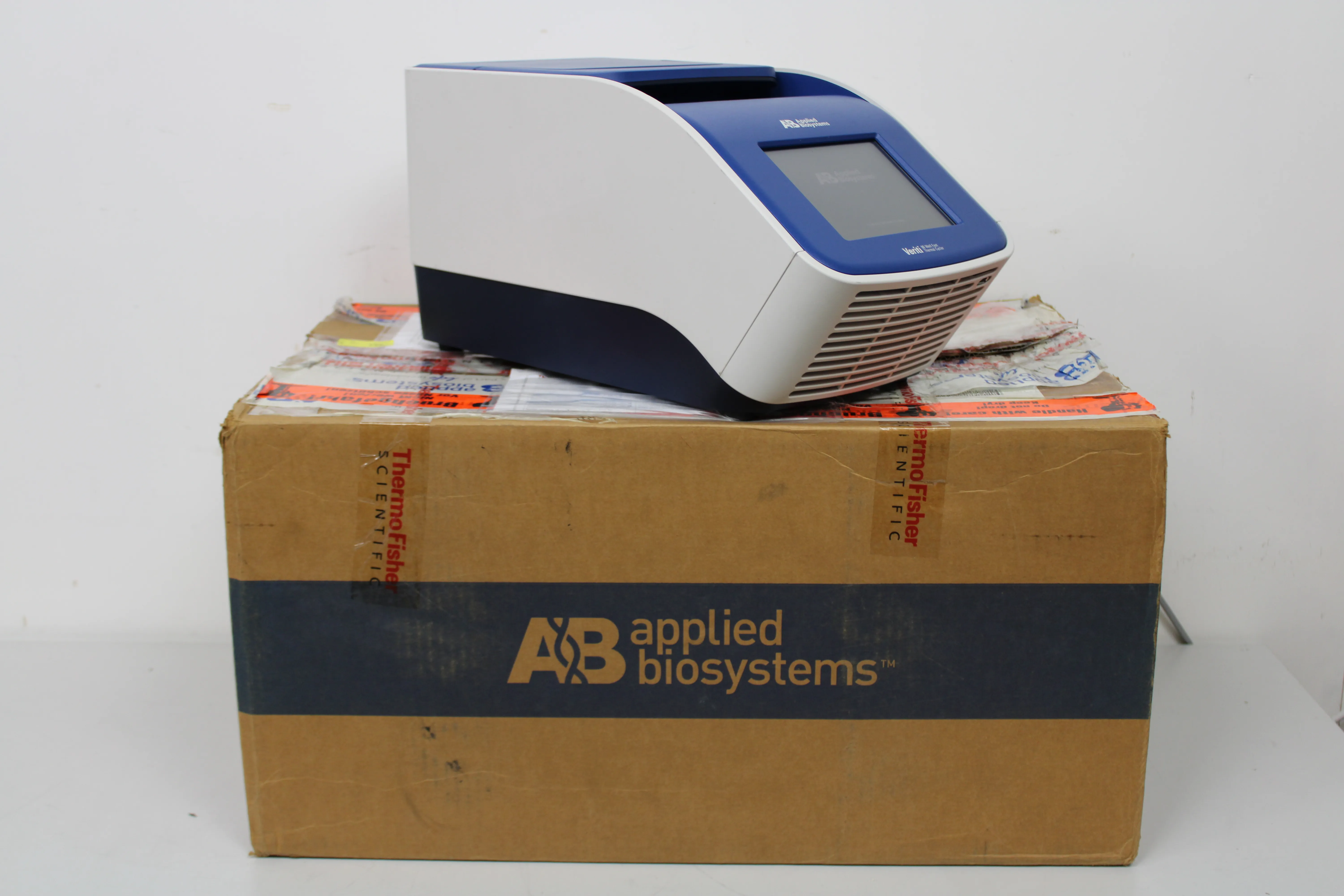 Applied Biosystems Veriti 96-Well Fast Thermal Cycler 4375305