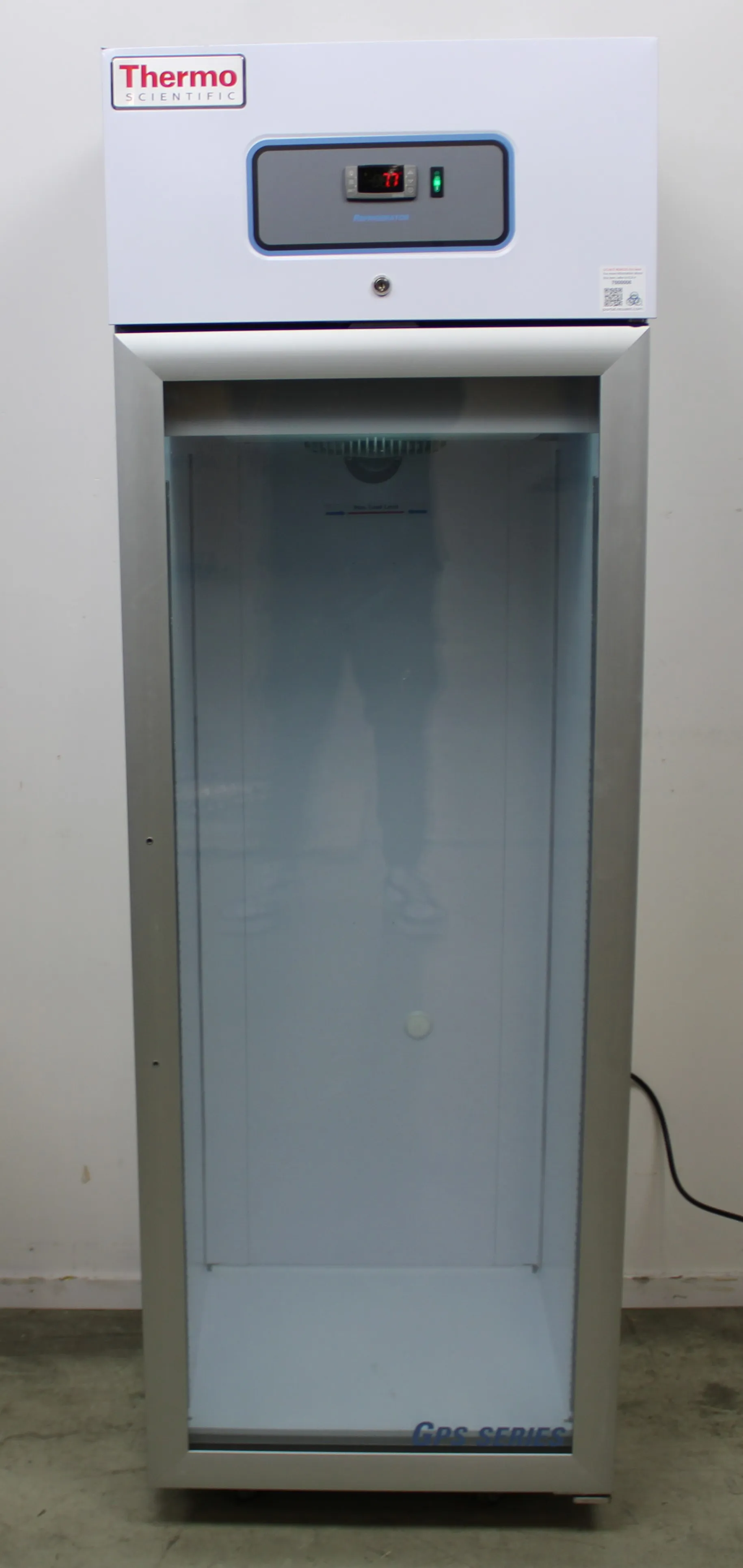 Thermo Fisher Scientific Glass Door Refrigerator GPS SERIES R400-GAEV-TS