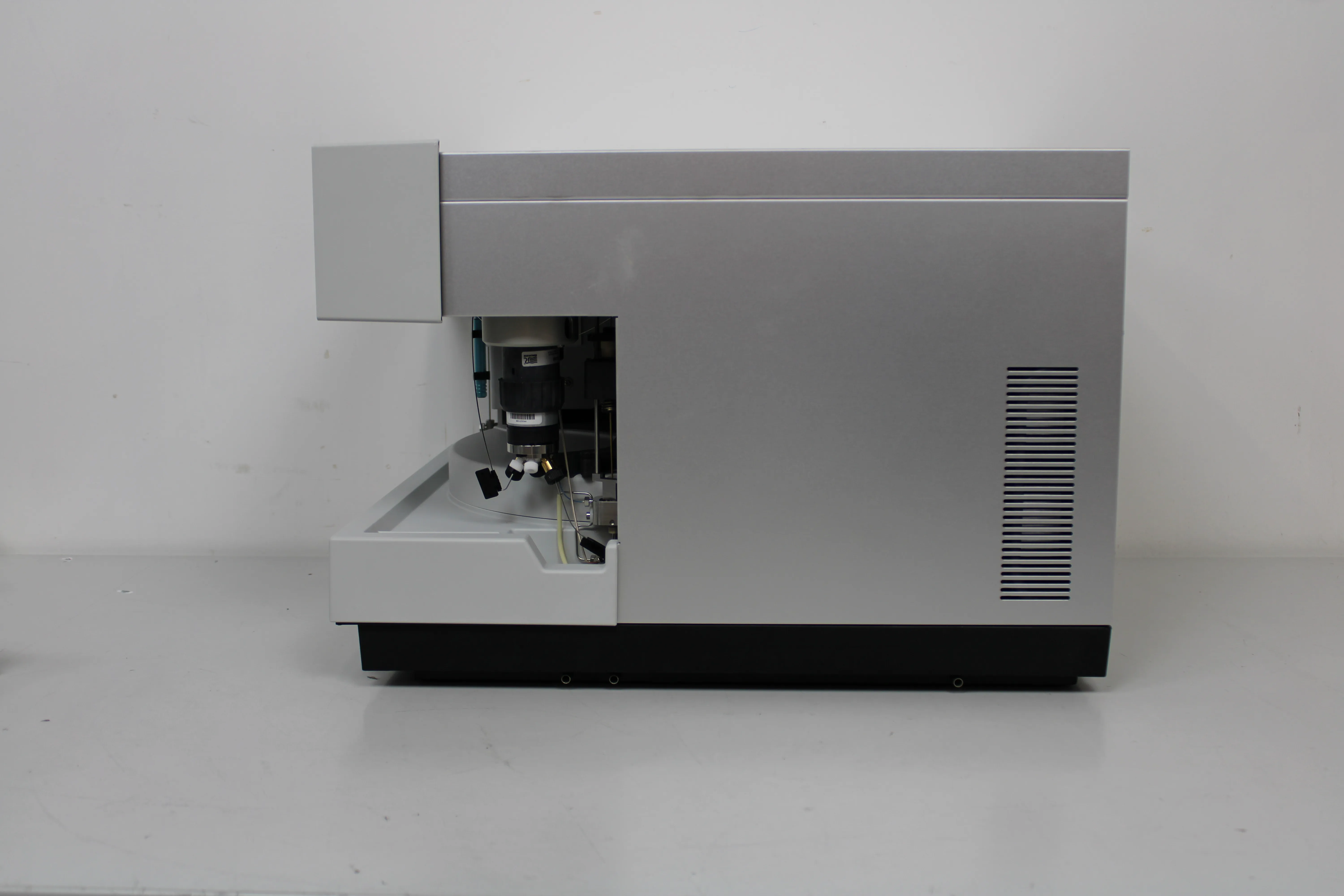 Dionex UltiMate WPS-3000TRS Autosampler 5840.0020 HPLC / FPLC / GC / CE Auto Sampler