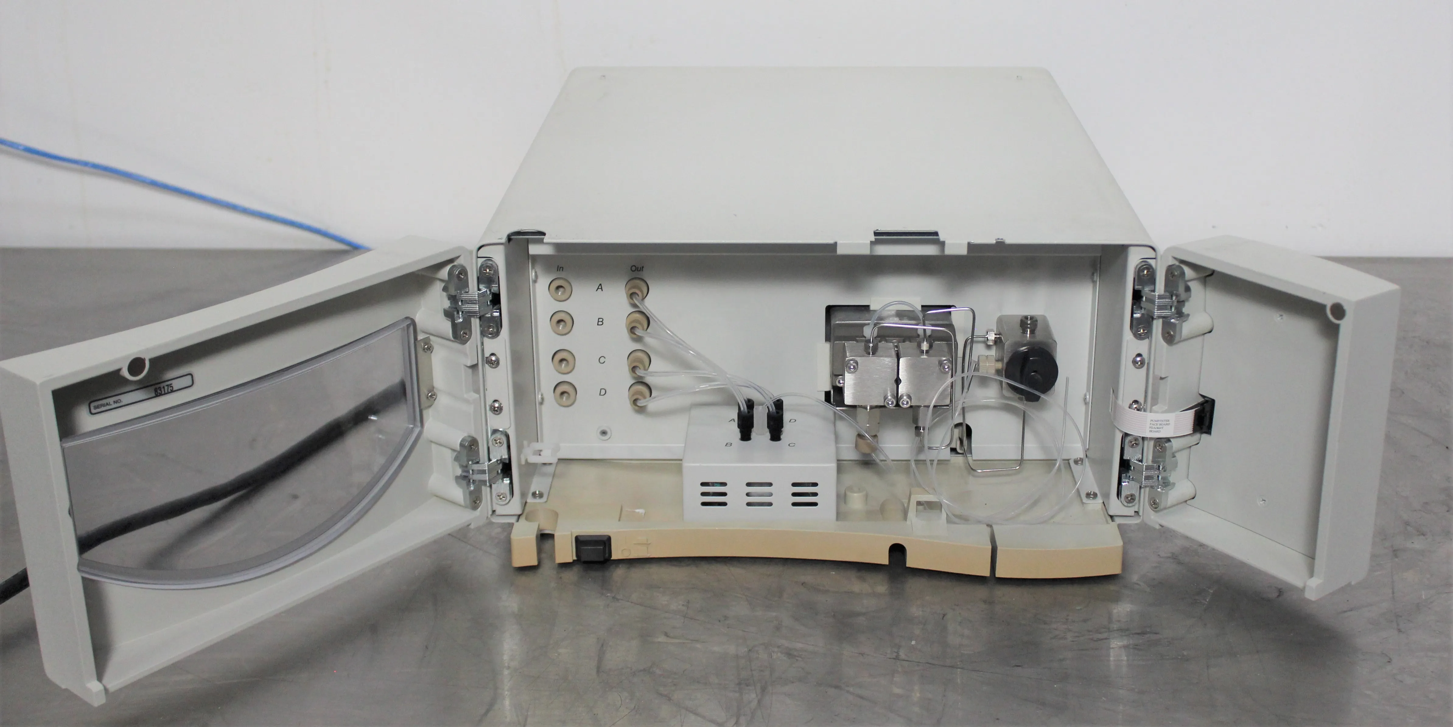 Thermo Finnigan Surveyor LC Plus HPLC Pump, Pumping System with Vacuum Degasser and Pulse Dampener