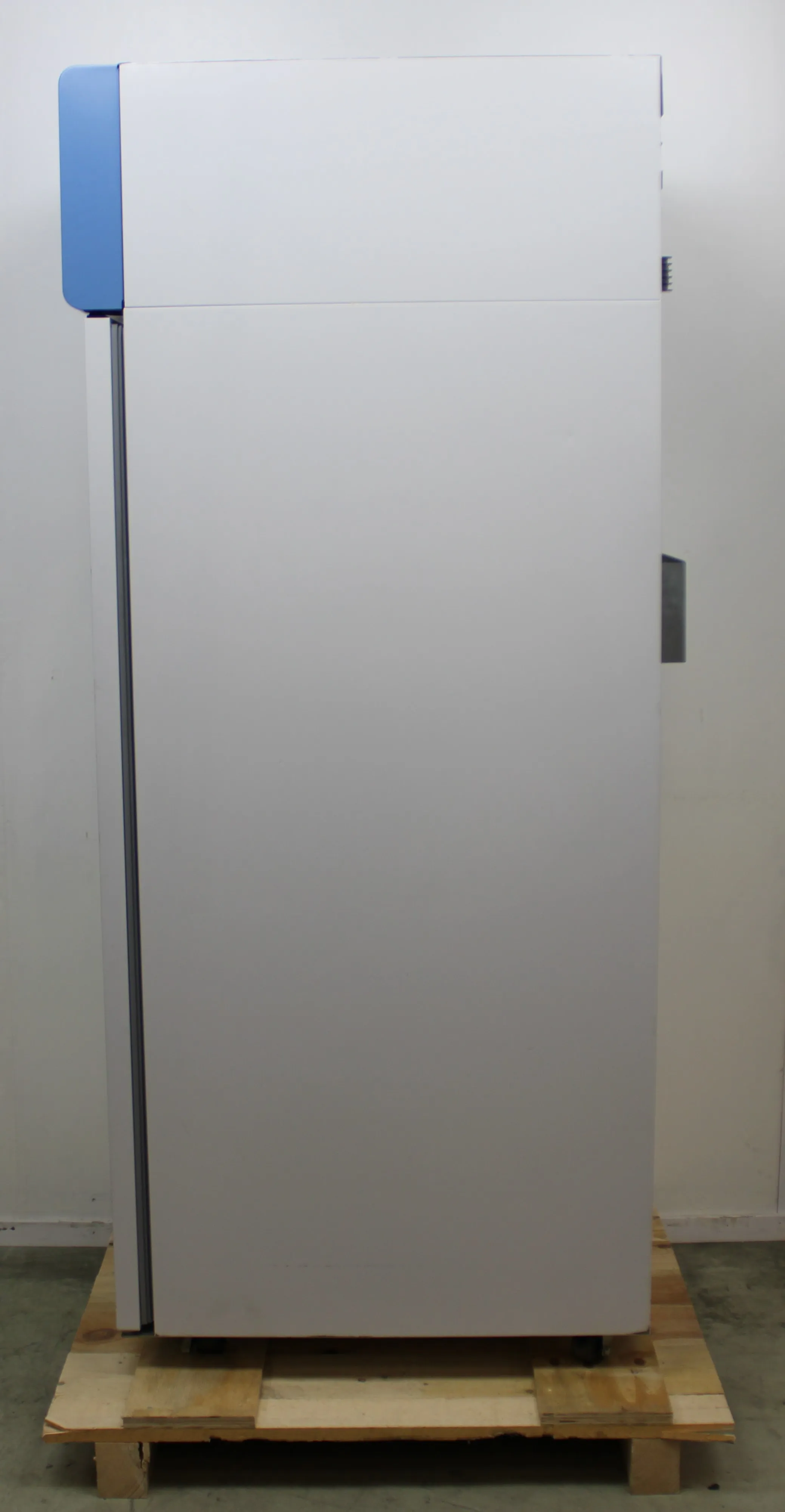 Thermo Fisher Scientific Glass Door Refrigerator - REVCO-REL2304V - 659L Capacity