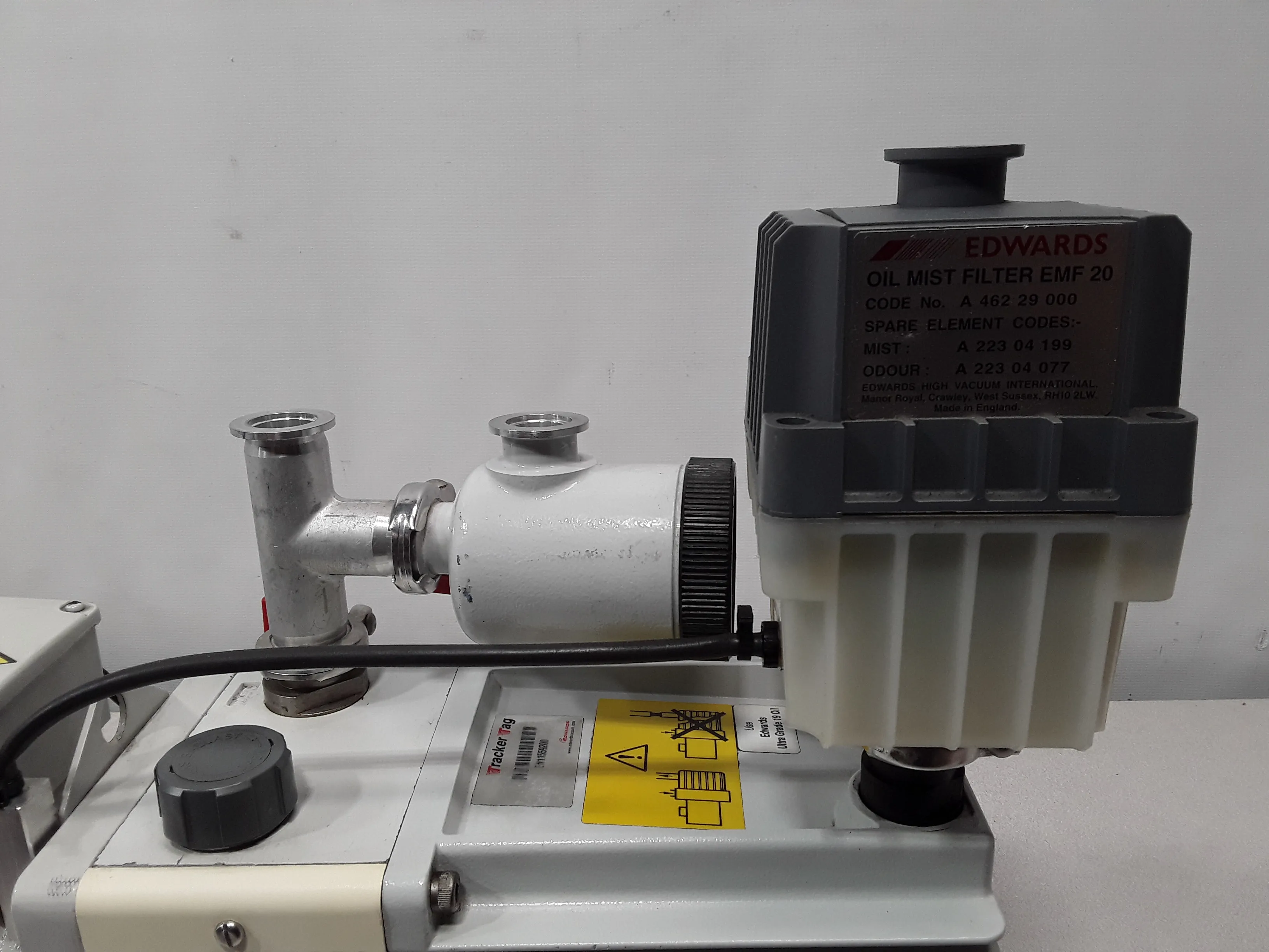 Edwards E2M28 Vacuum Pump - 220V 50Hz/60Hz