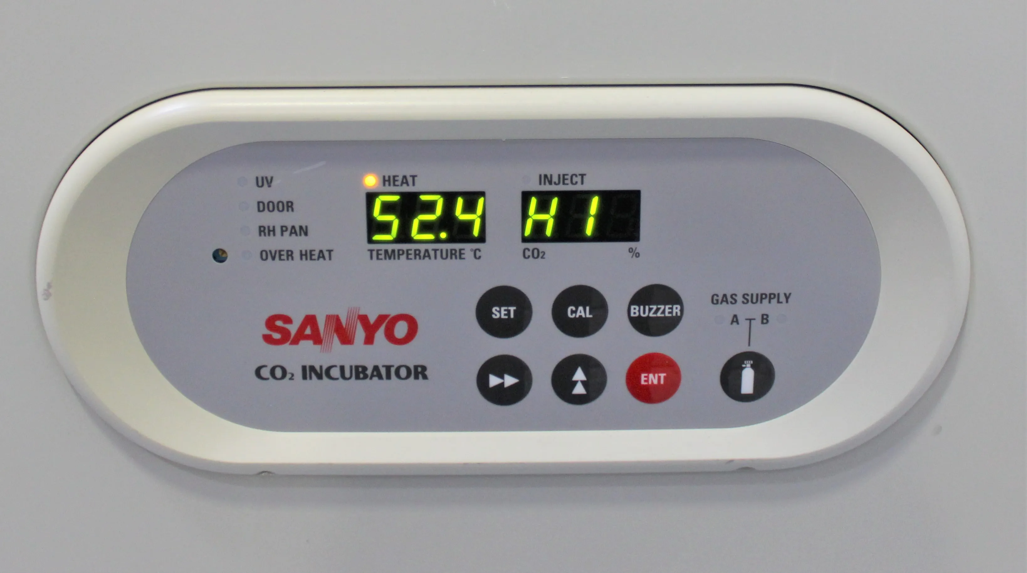 Sanyo MCO-18AC CO2 Incubator with Unprecedented Humidity and Temperature Control Technology