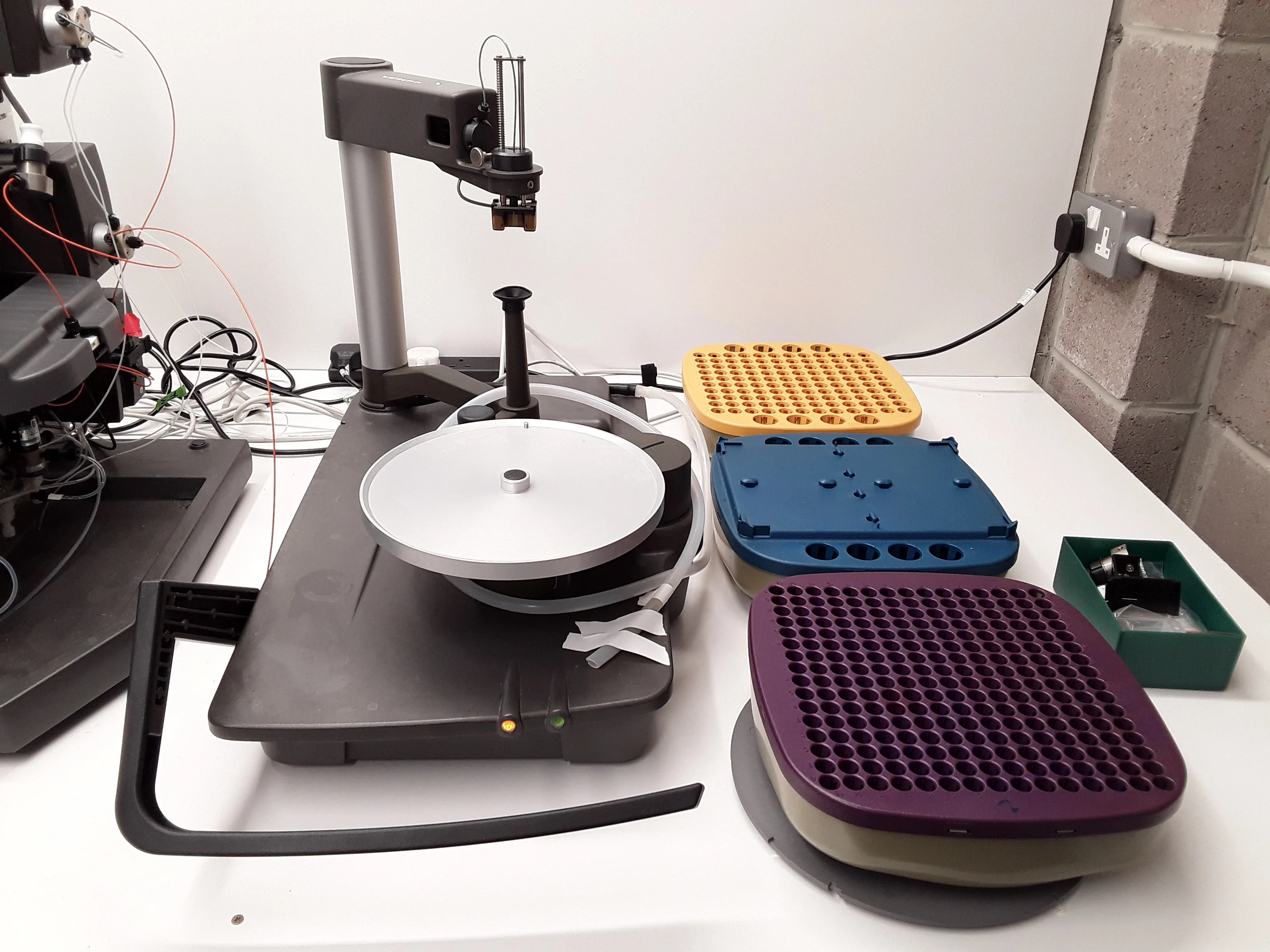 Amersham Biosciences AKTA Purifier FPLC System with P-900 / UV-900 / pH/C / Frac-950 / Computer and Software