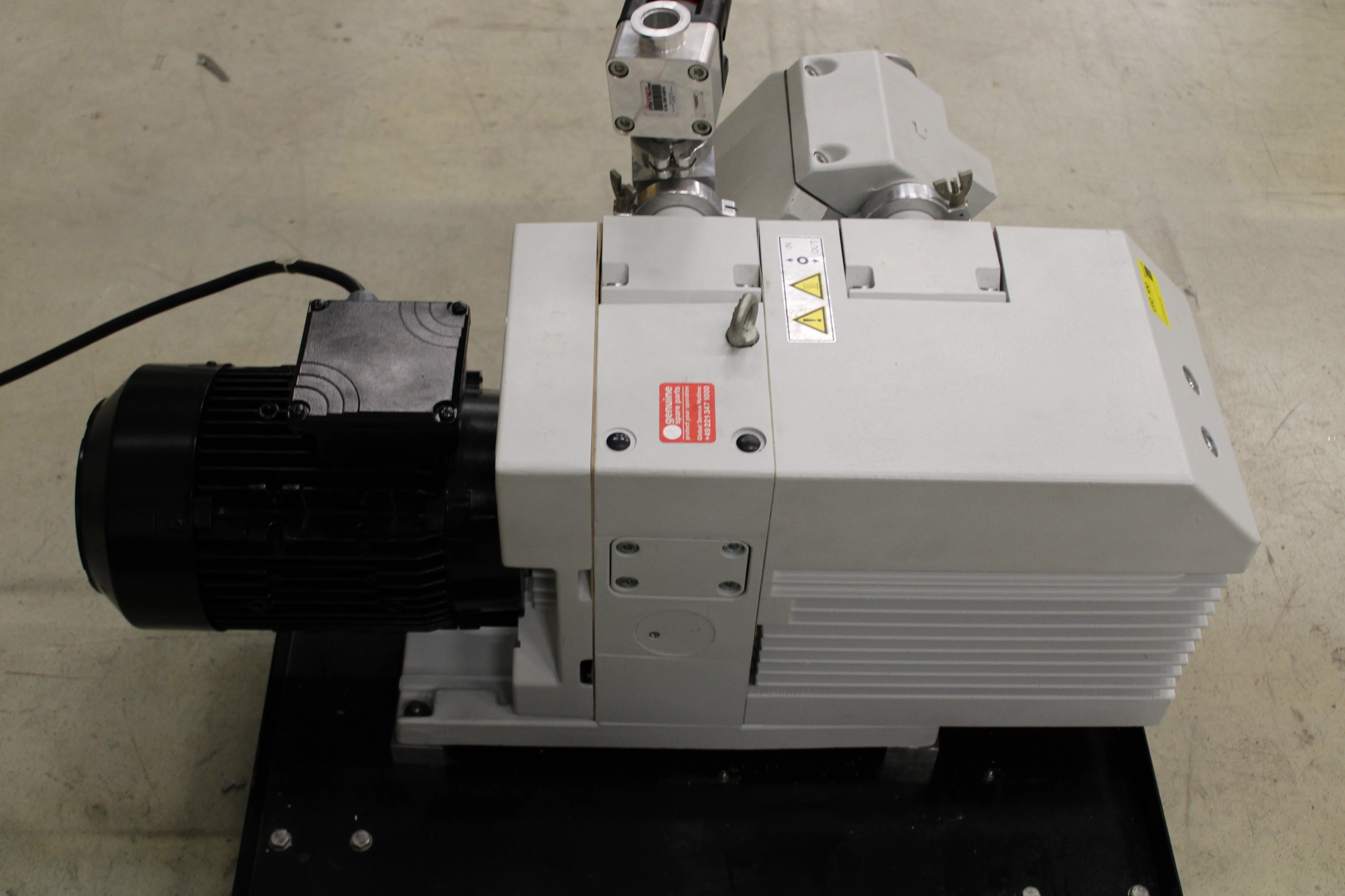 Leybold D65B TRIVAC Two Stage Rotary Vane Vacuum Pump