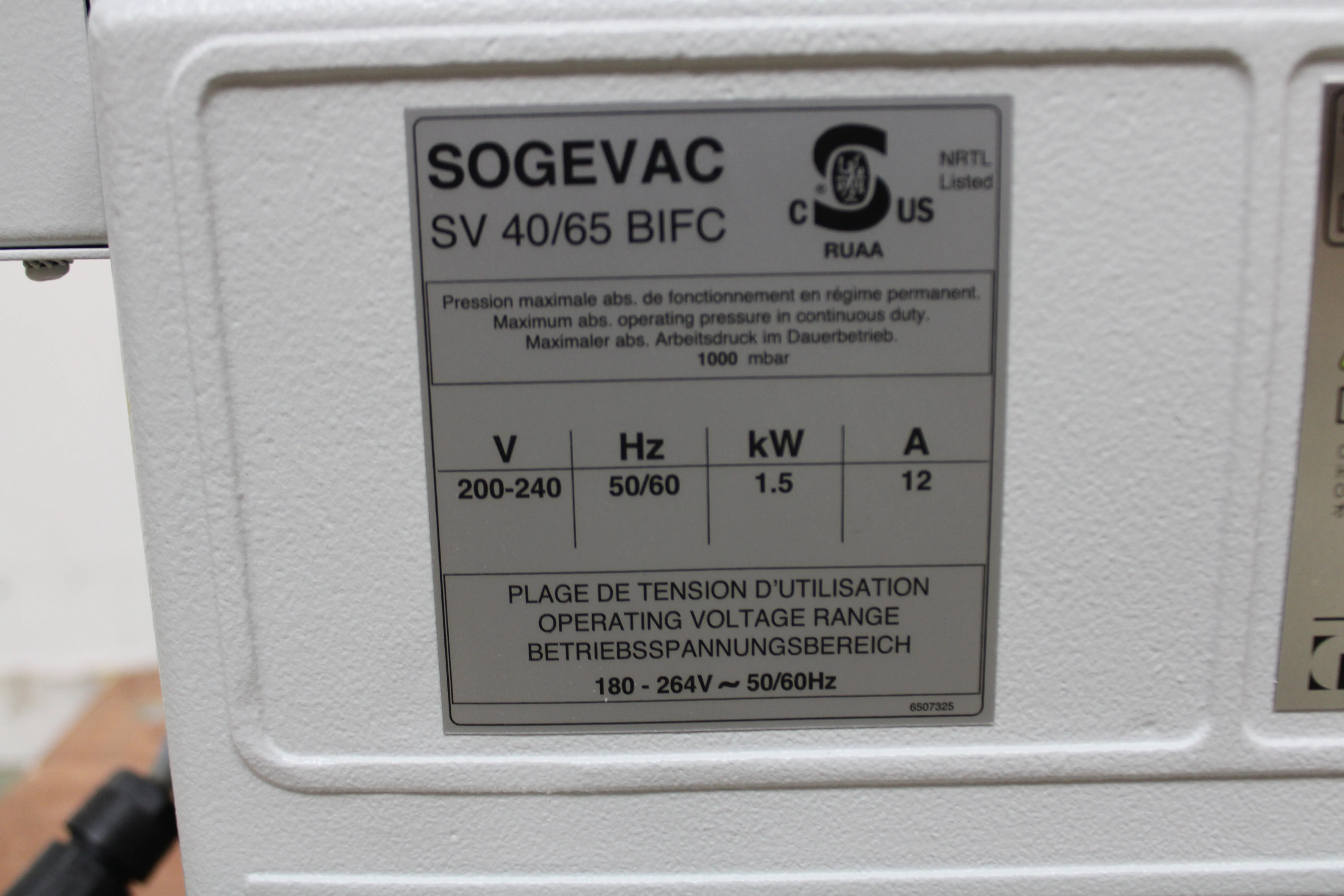 LEYBOLD SOGEVAC SV65 BI FC Rotary Vane Vacuum Pump, 200-240V, 960465V3001