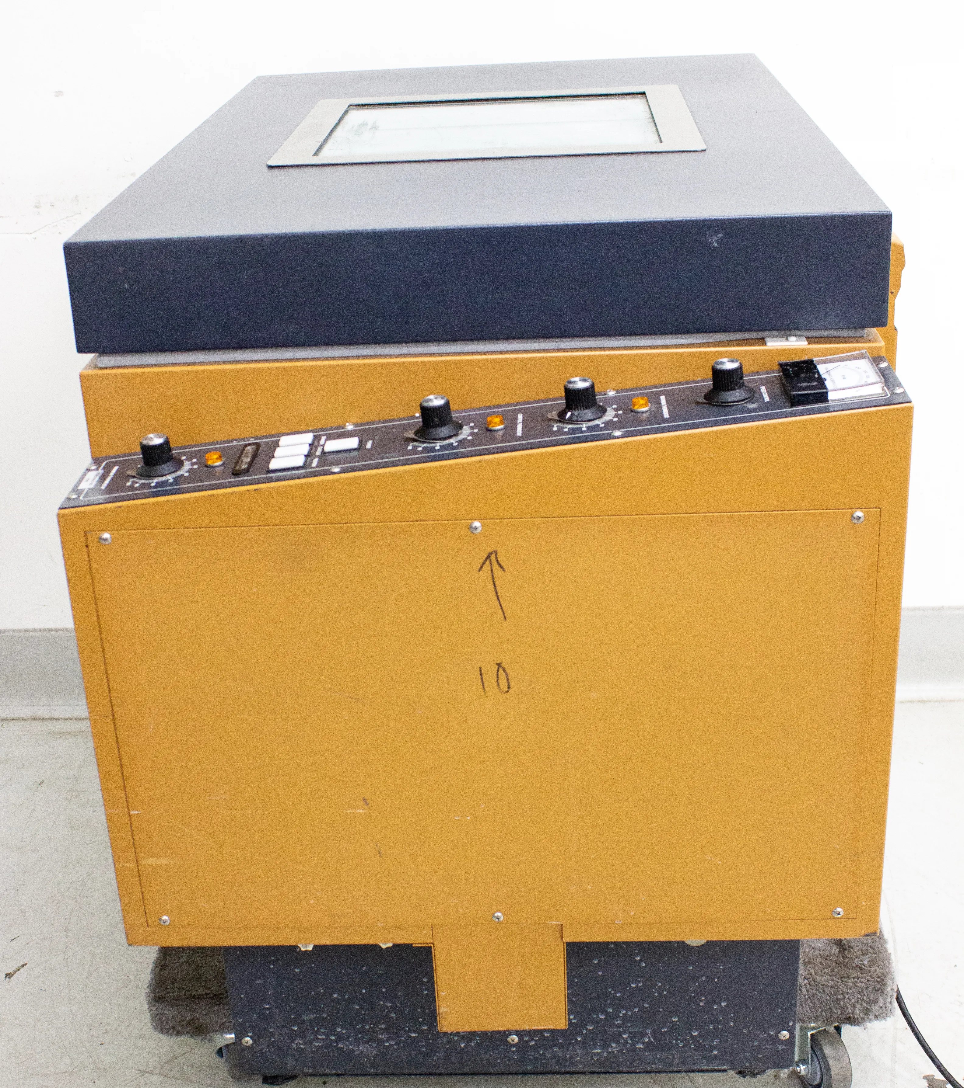 New Brunswick G-25KC Controlled Environment Incubator Shaker, For Parts or Repair